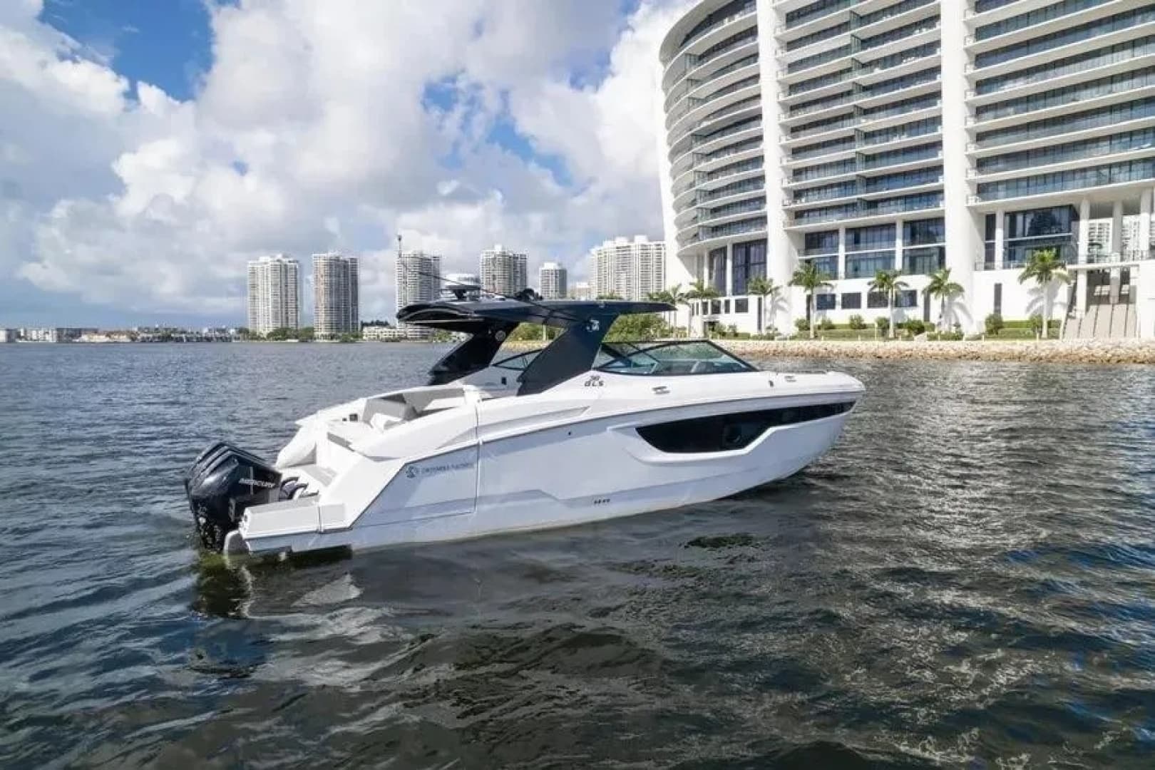 2021 Cruisers Yachts 