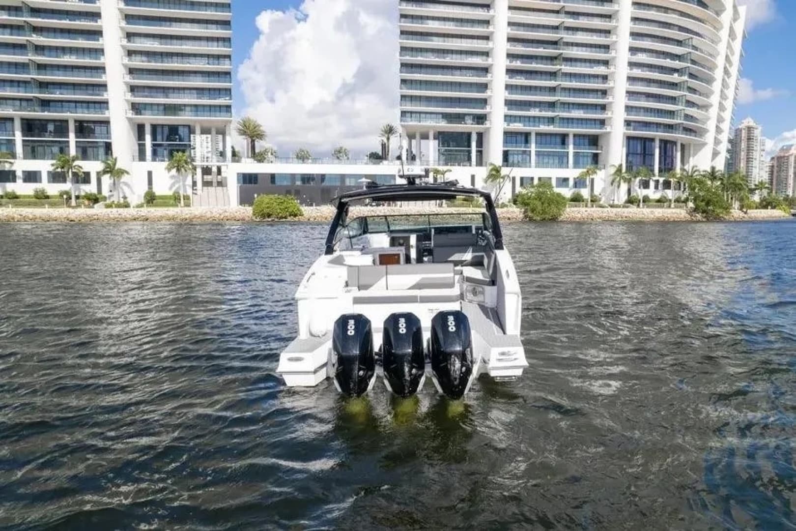 2021 Cruisers Yachts 
