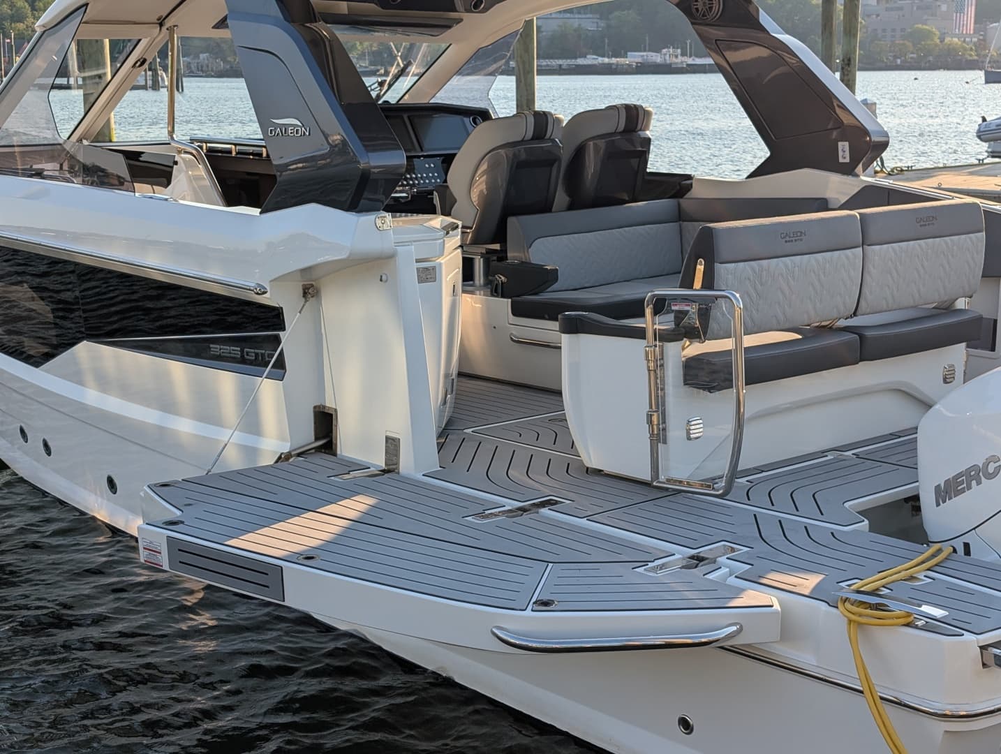 2022 Galeon 