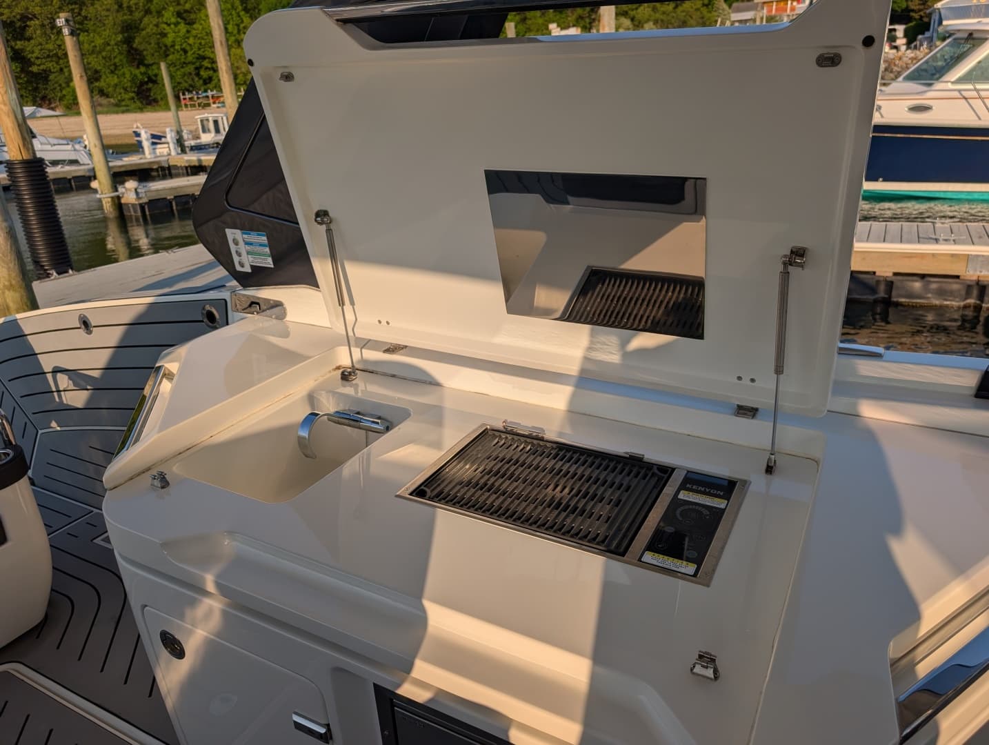 2022 Galeon 
