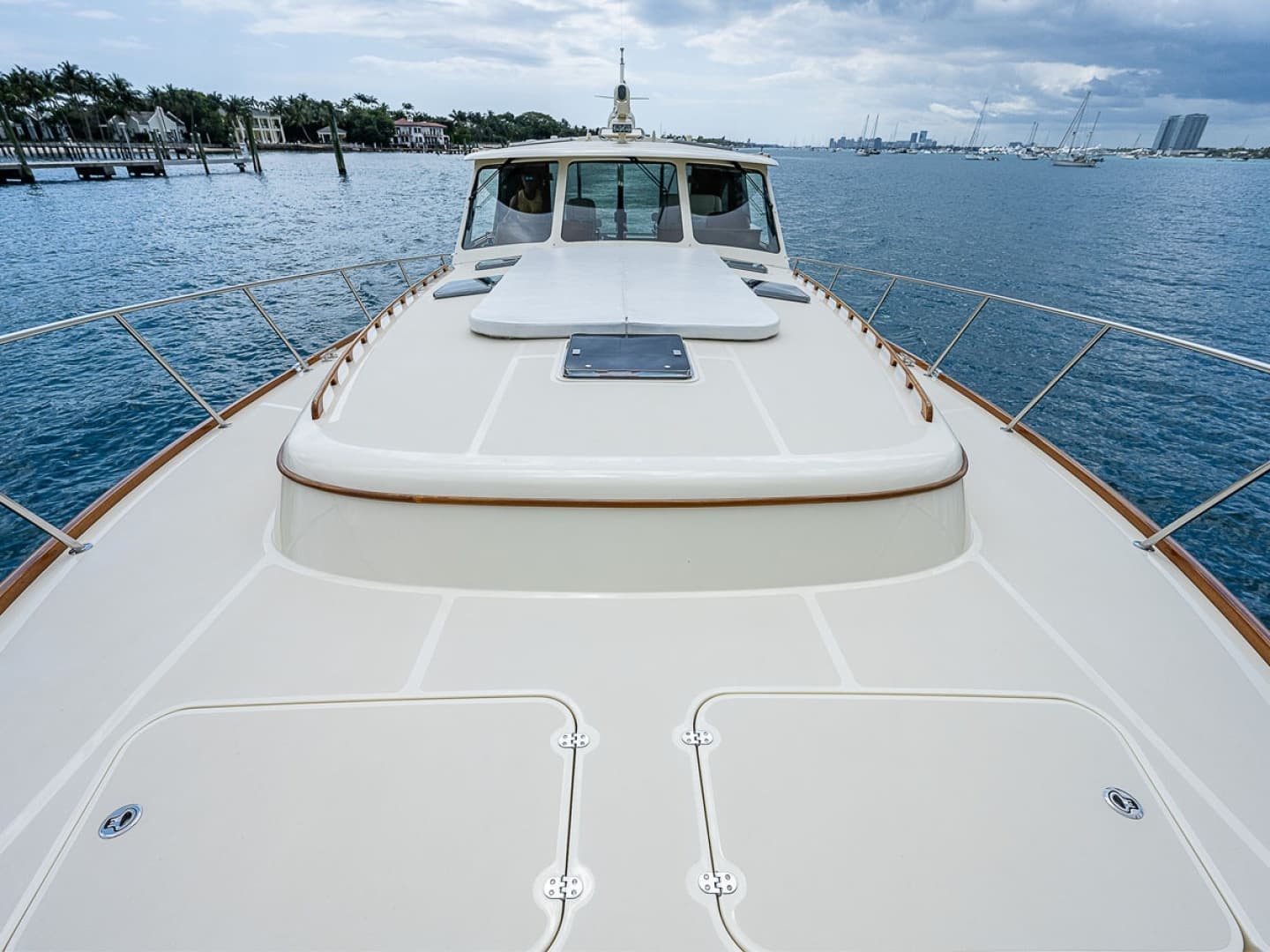 Foredeck Aft, Sunpad