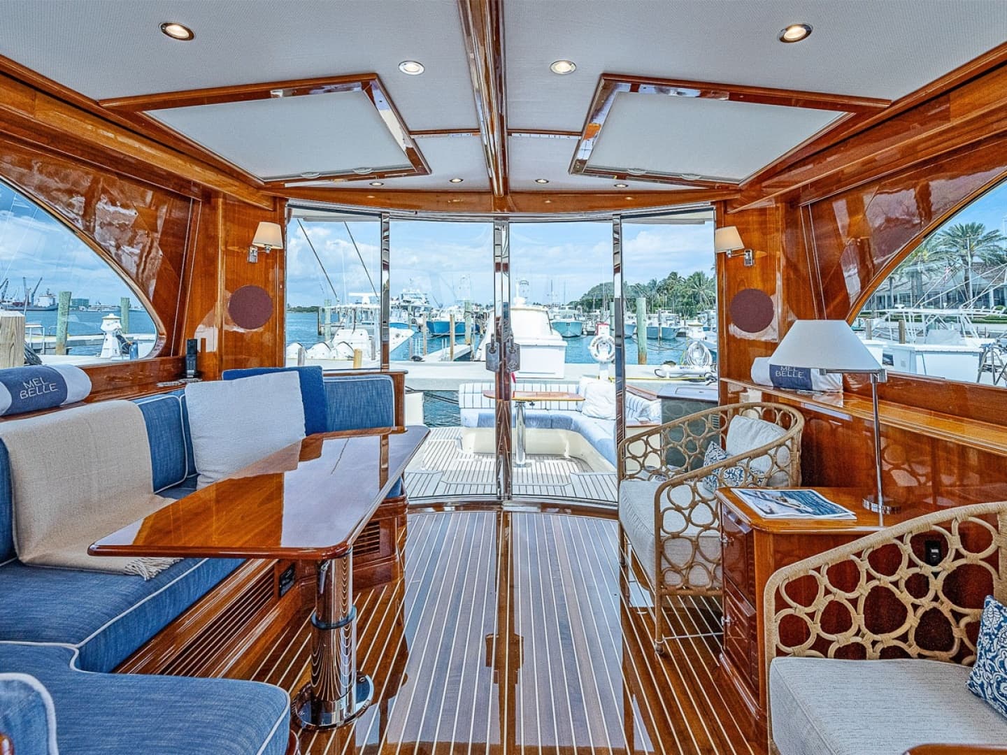 Pilothouse Salon Aft