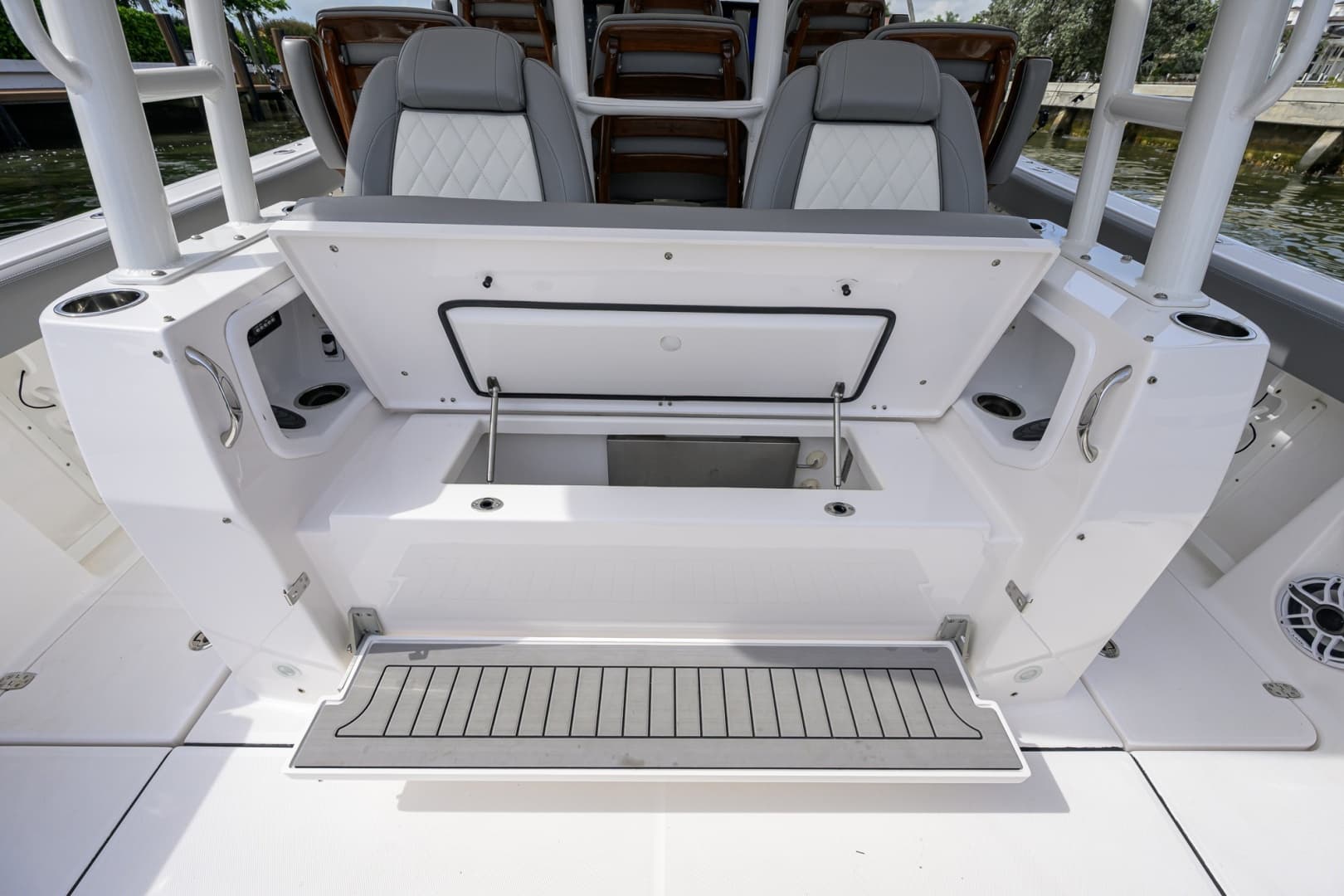 Everglades 45 GALLANT LADY - Cockpit