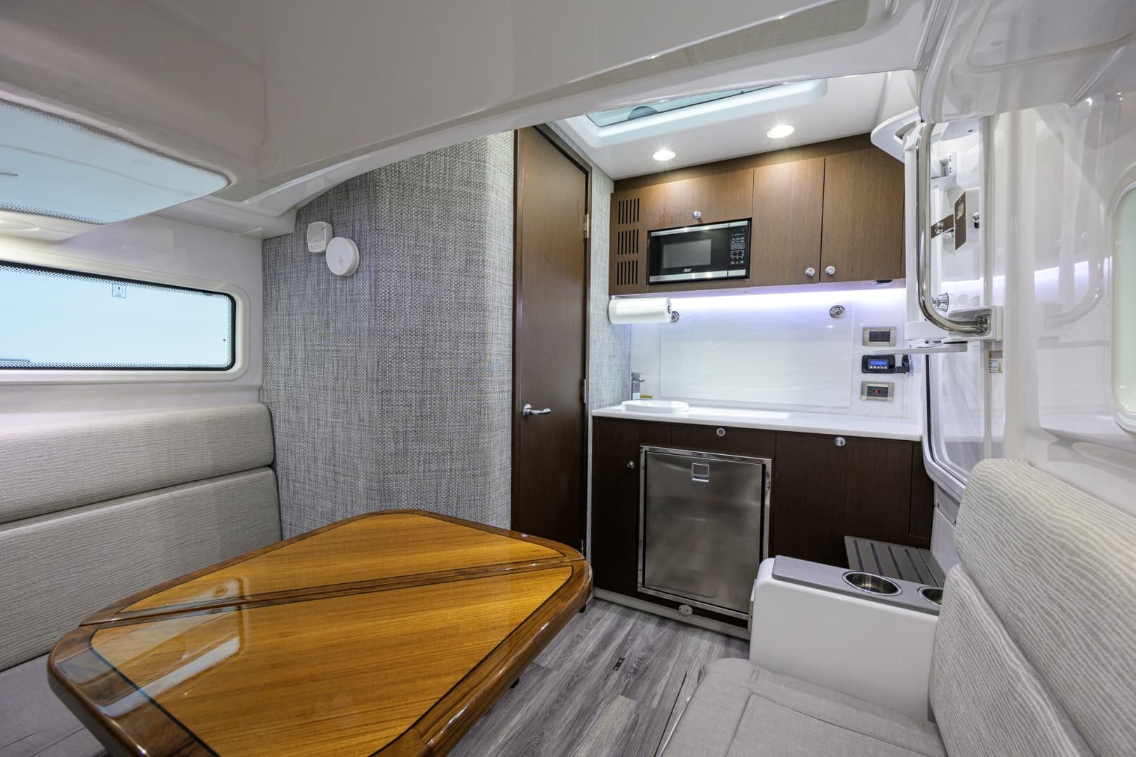 Everglades 45 GALLANT LADY - Cabin Table & Galley