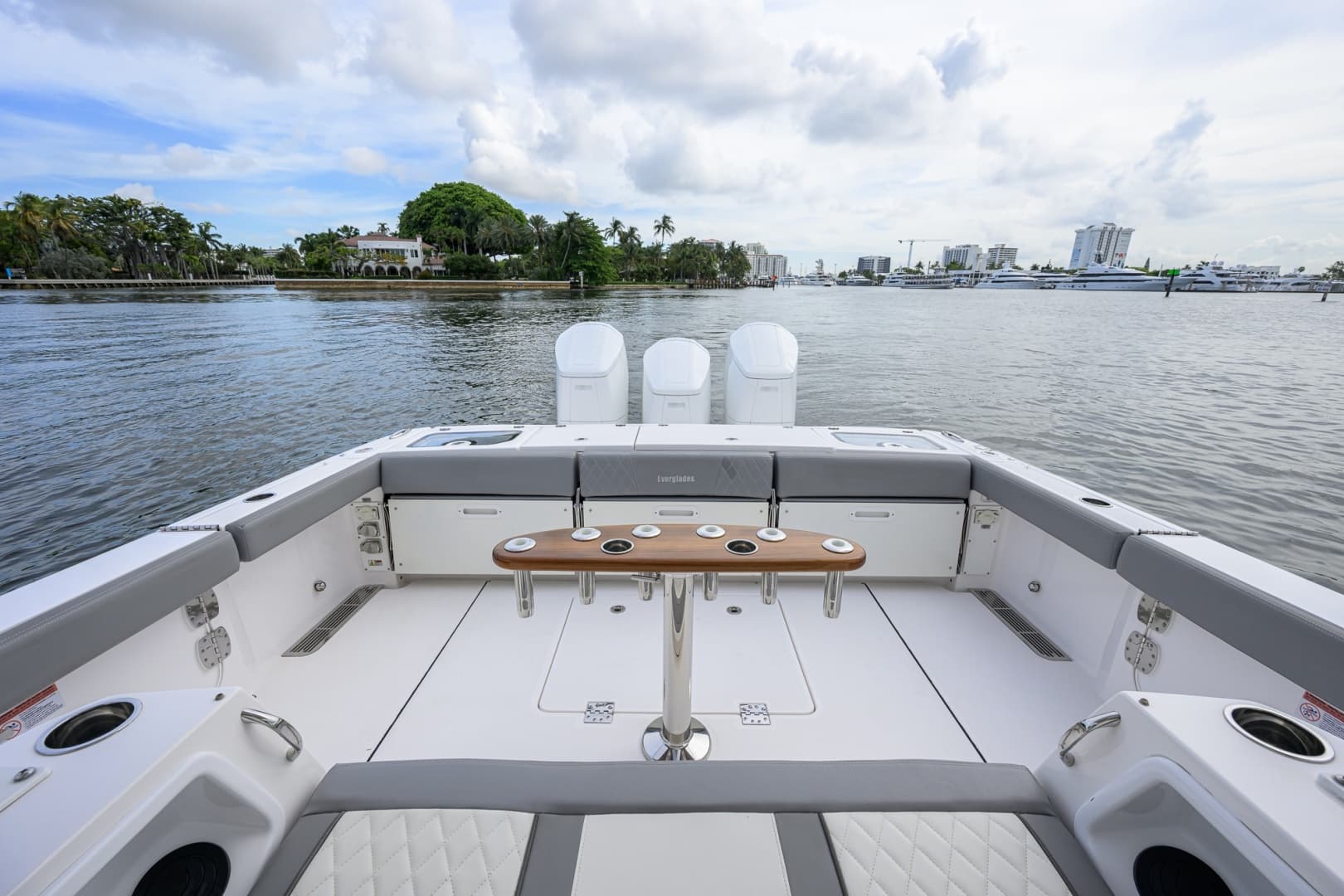 Everglades 45 GALLANT LADY - Cockpit