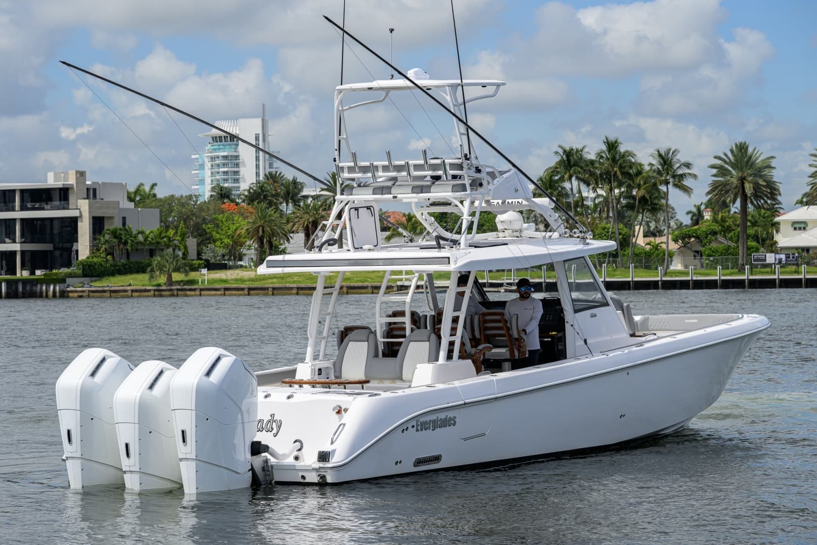 Everglades 45 GALLANT LADY - Starboard Aft Profile