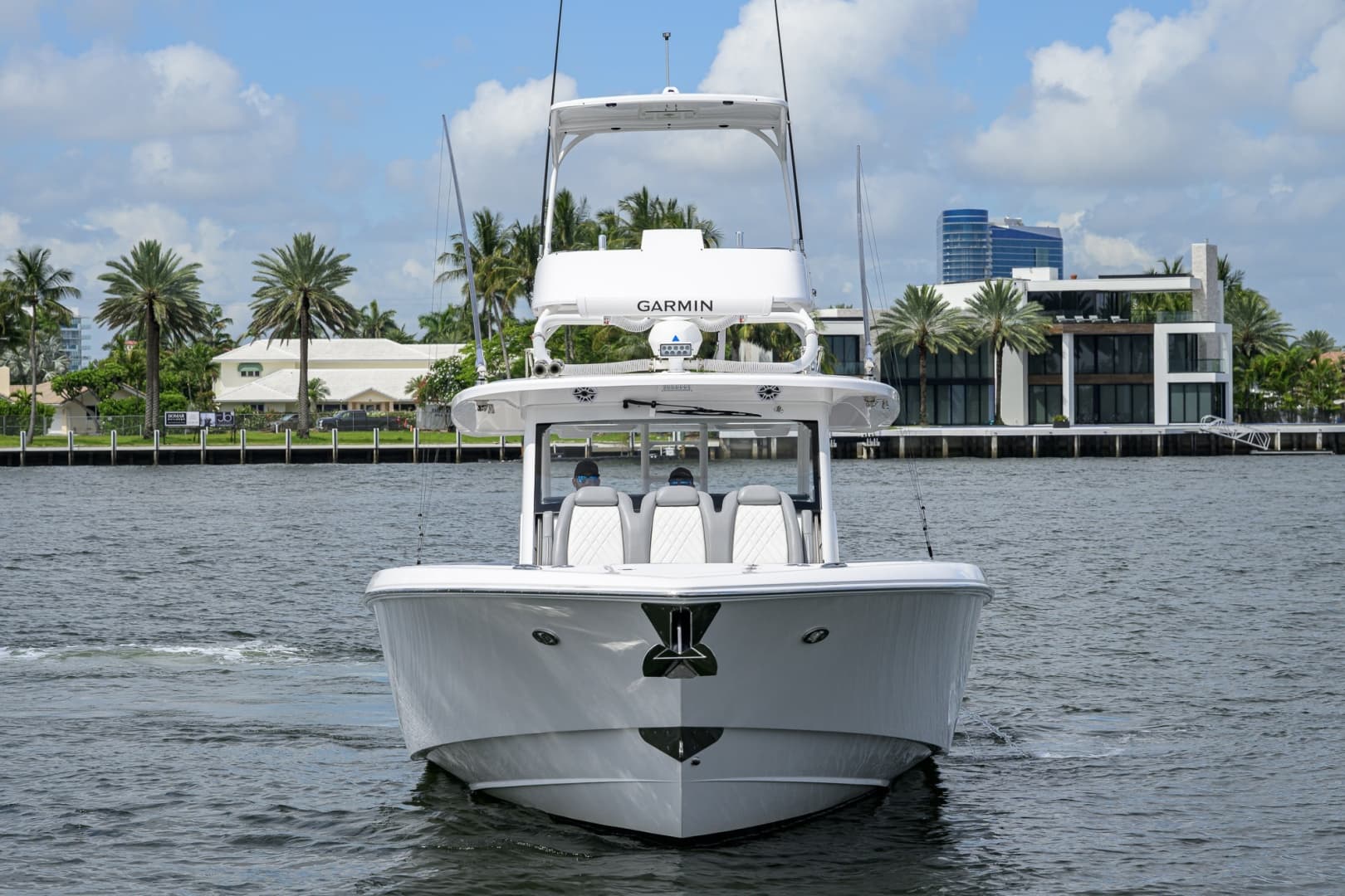 Everglades 45 GALLANT LADY - Bow Profile