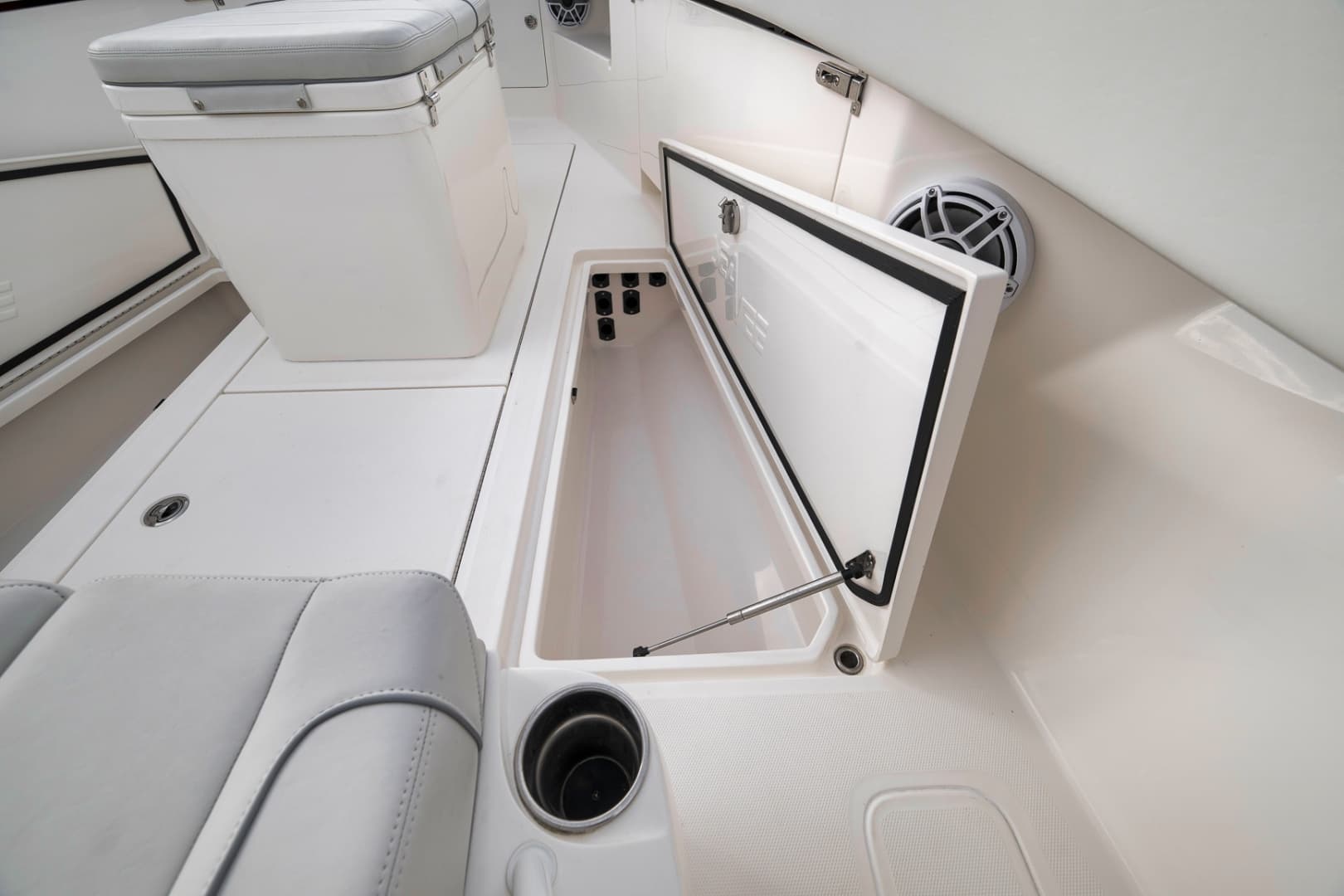 2022 SeaVee 370Z