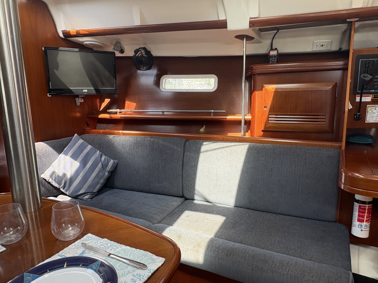 2006 Beneteau 373