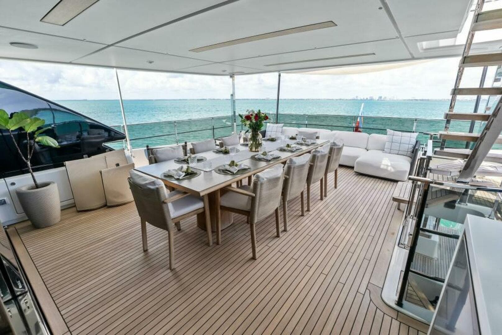 2023 Custom Line 33 Navetta