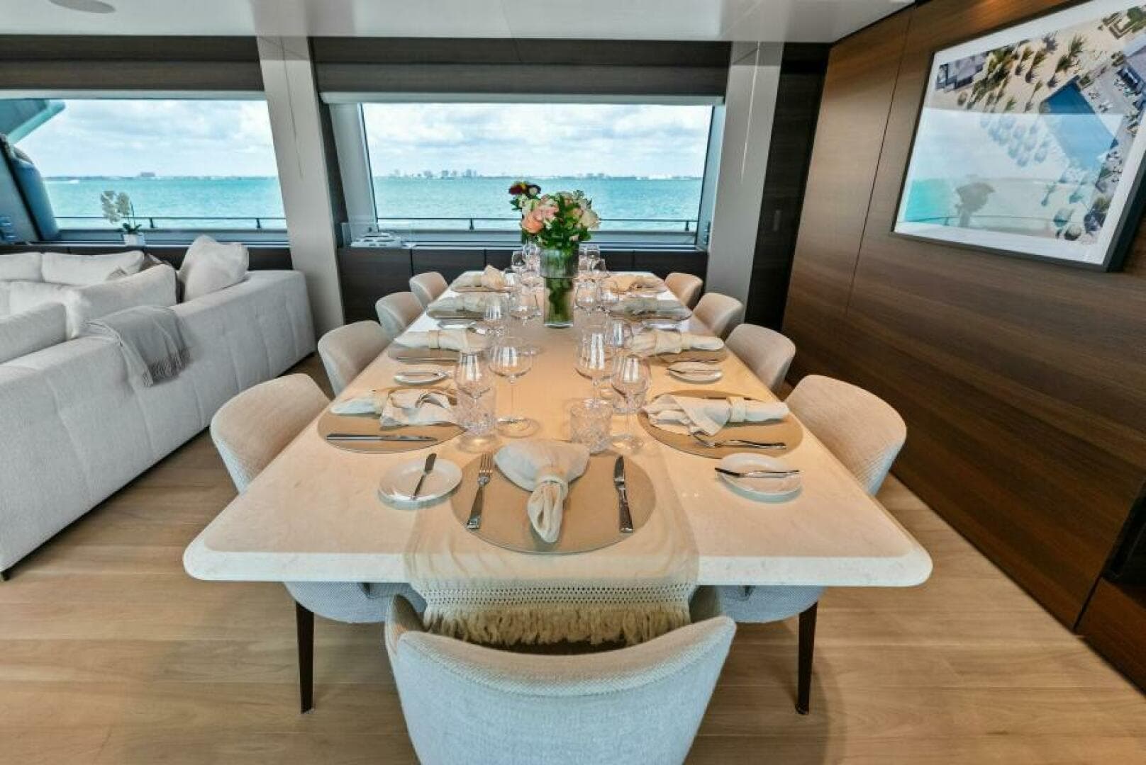 2023 Custom Line 33 Navetta