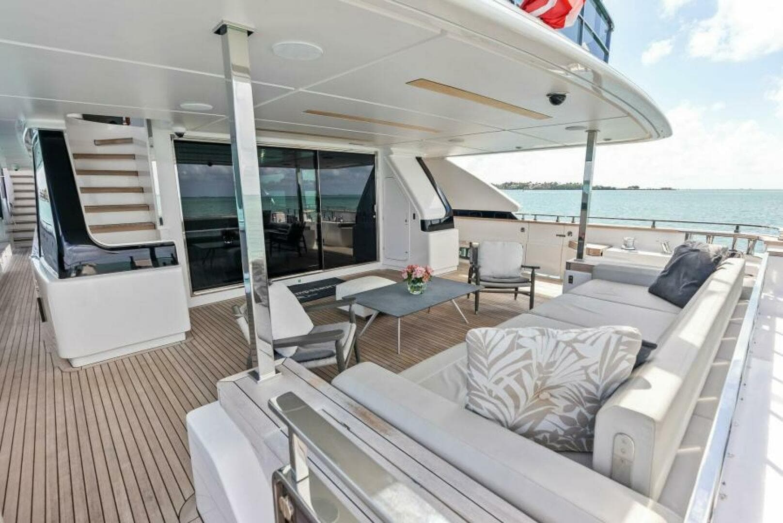 2023 Custom Line 33 Navetta