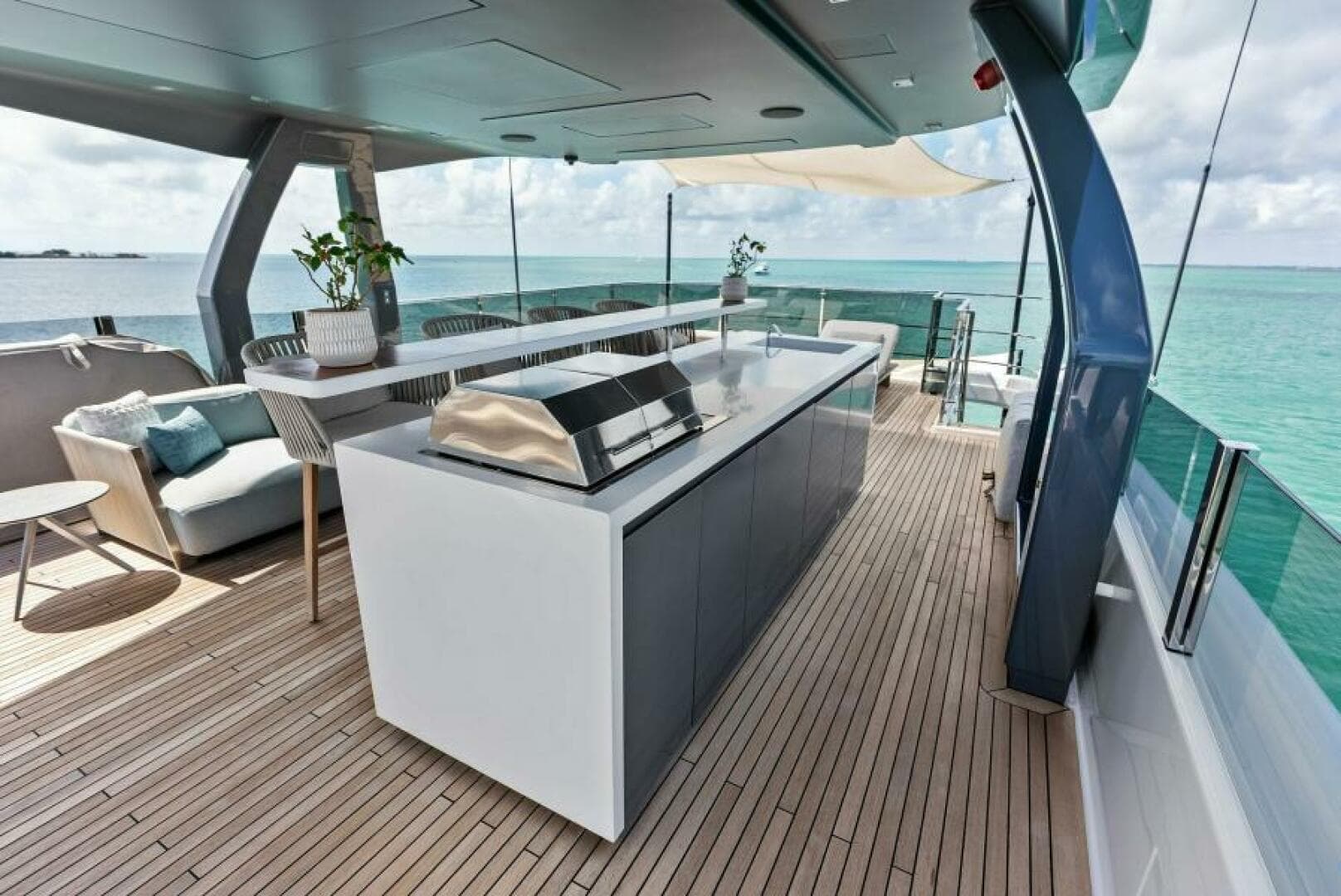 2023 Custom Line 33 Navetta