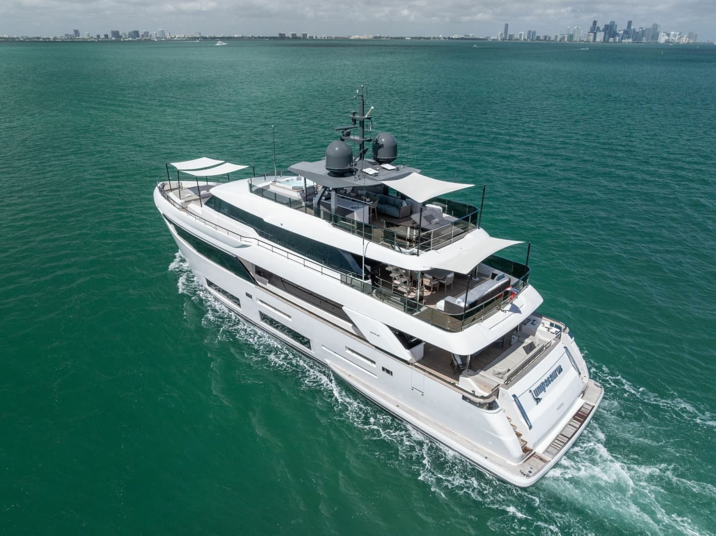 2023 Custom Line 33 Navetta
