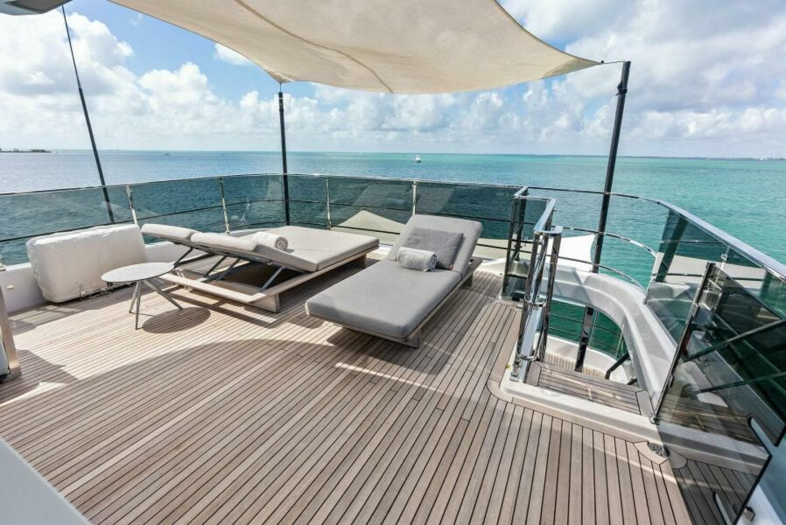 2023 Custom Line 33 Navetta