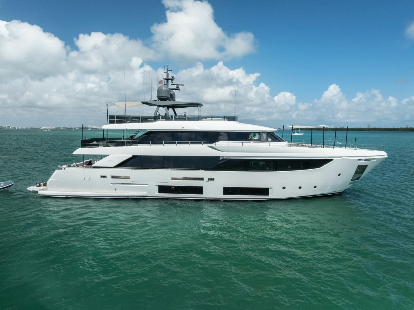 2023 Custom Line 33 Navetta