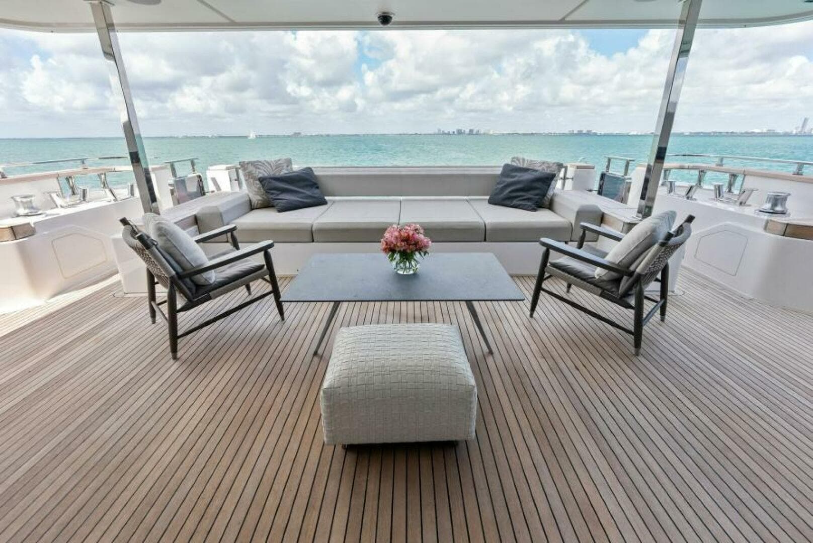 2023 Custom Line 33 Navetta