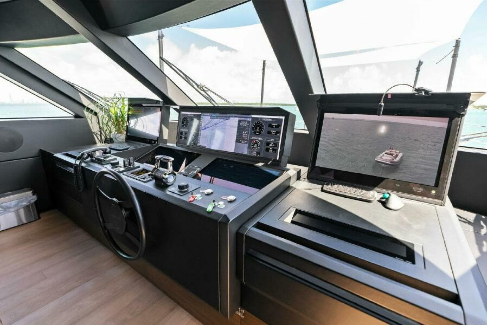 2023 Custom Line 33 Navetta