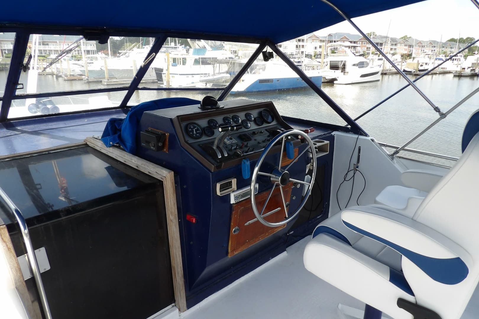 1984 Chris-Craft 381 Catalina