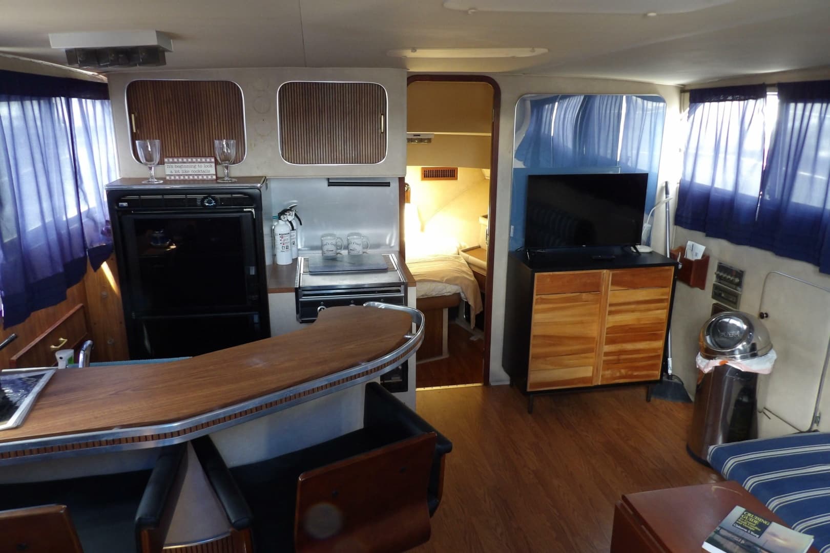 1984 Chris-Craft 381 Catalina