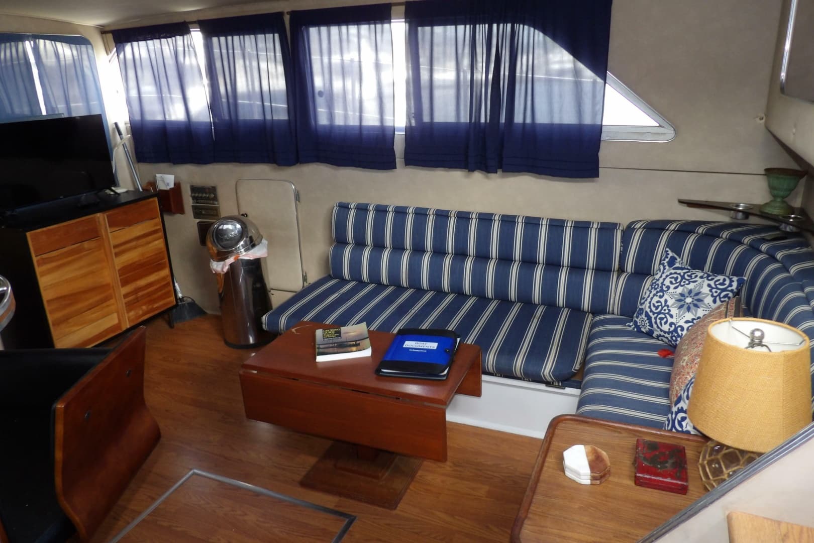 1984 Chris-Craft 381 Catalina