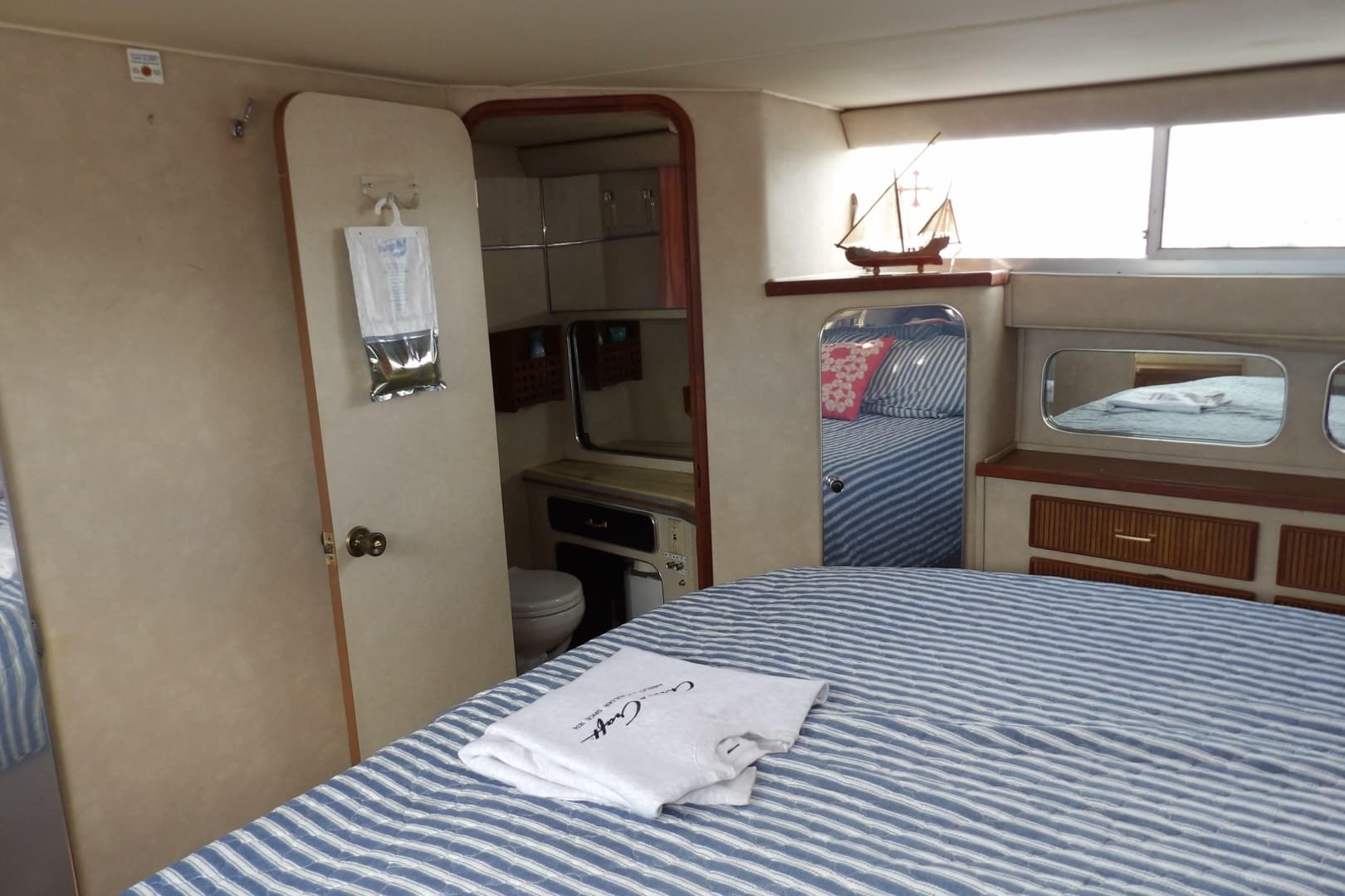 1984 Chris-Craft 381 Catalina