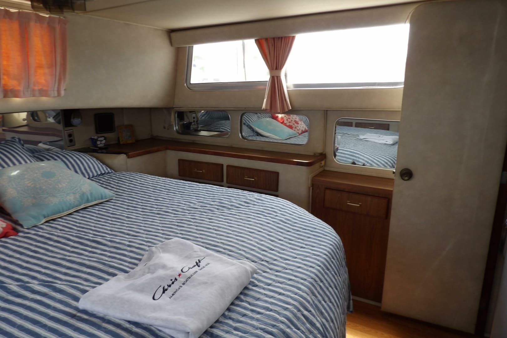 1984 Chris-Craft 381 Catalina