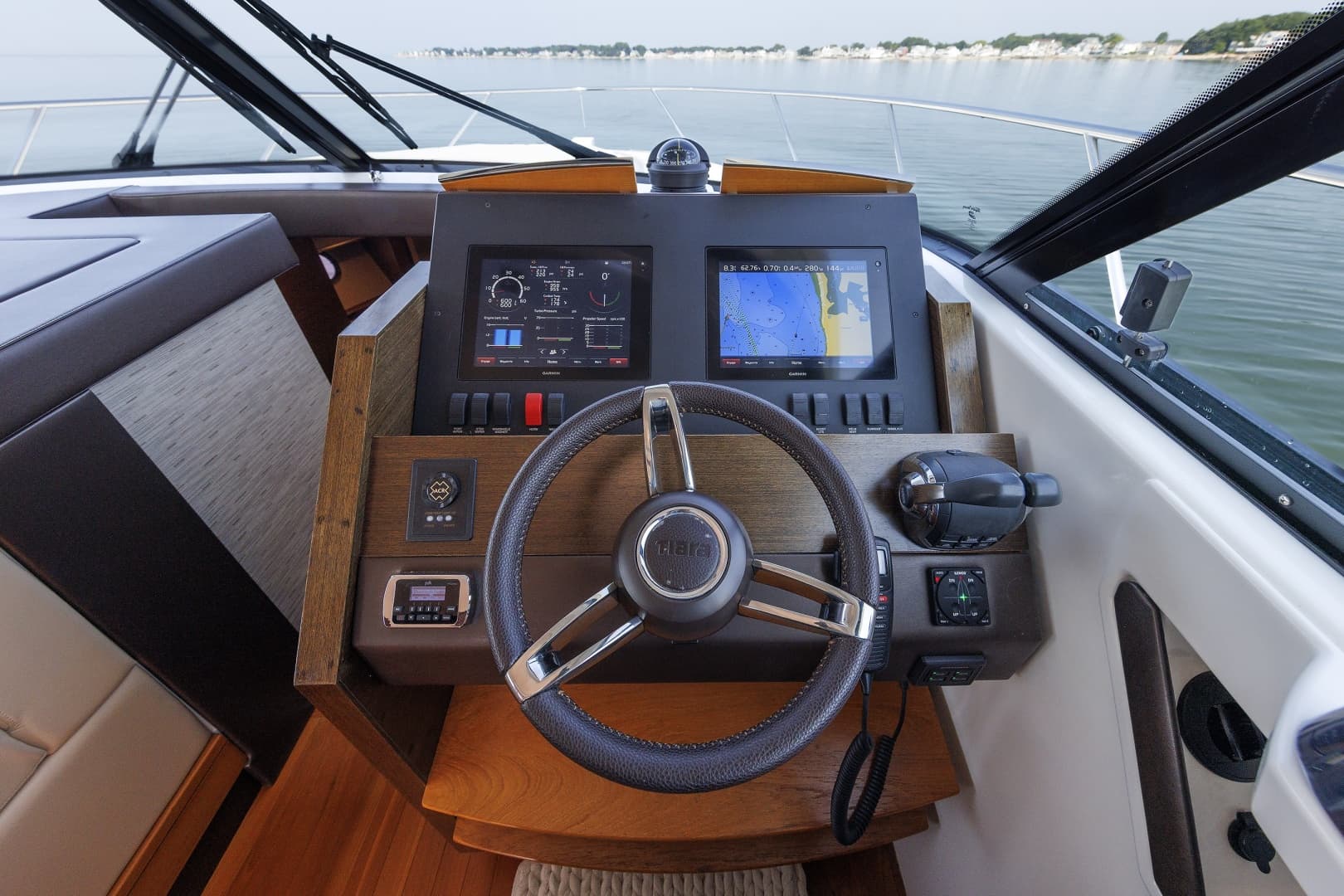 Tiara 44 NO AGENDA - Helm