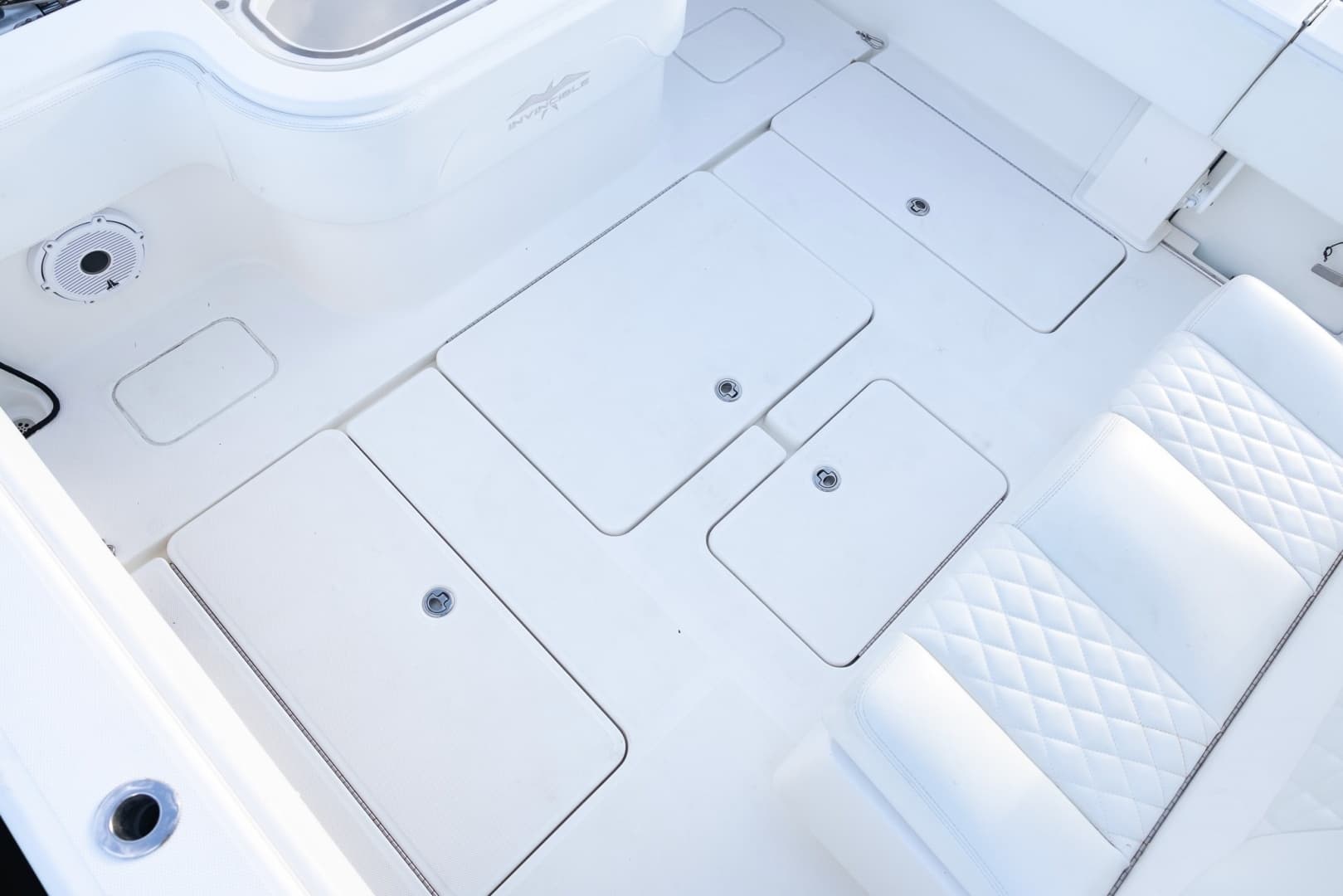Invincible 36 - Cockpit Deck
