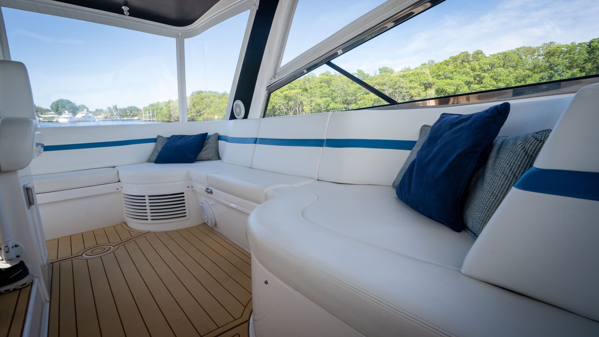 2019 Intrepid 475 Sport Yacht