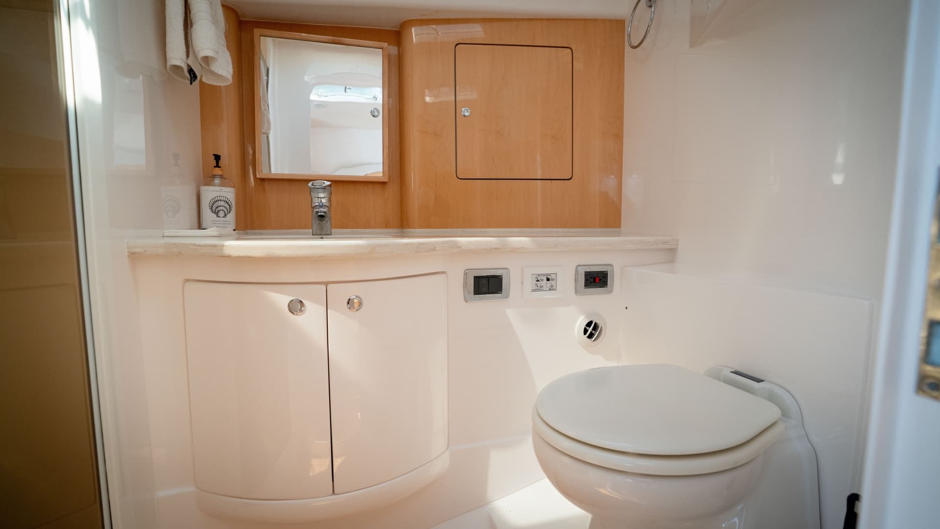 2019 Intrepid 475 Sport Yacht