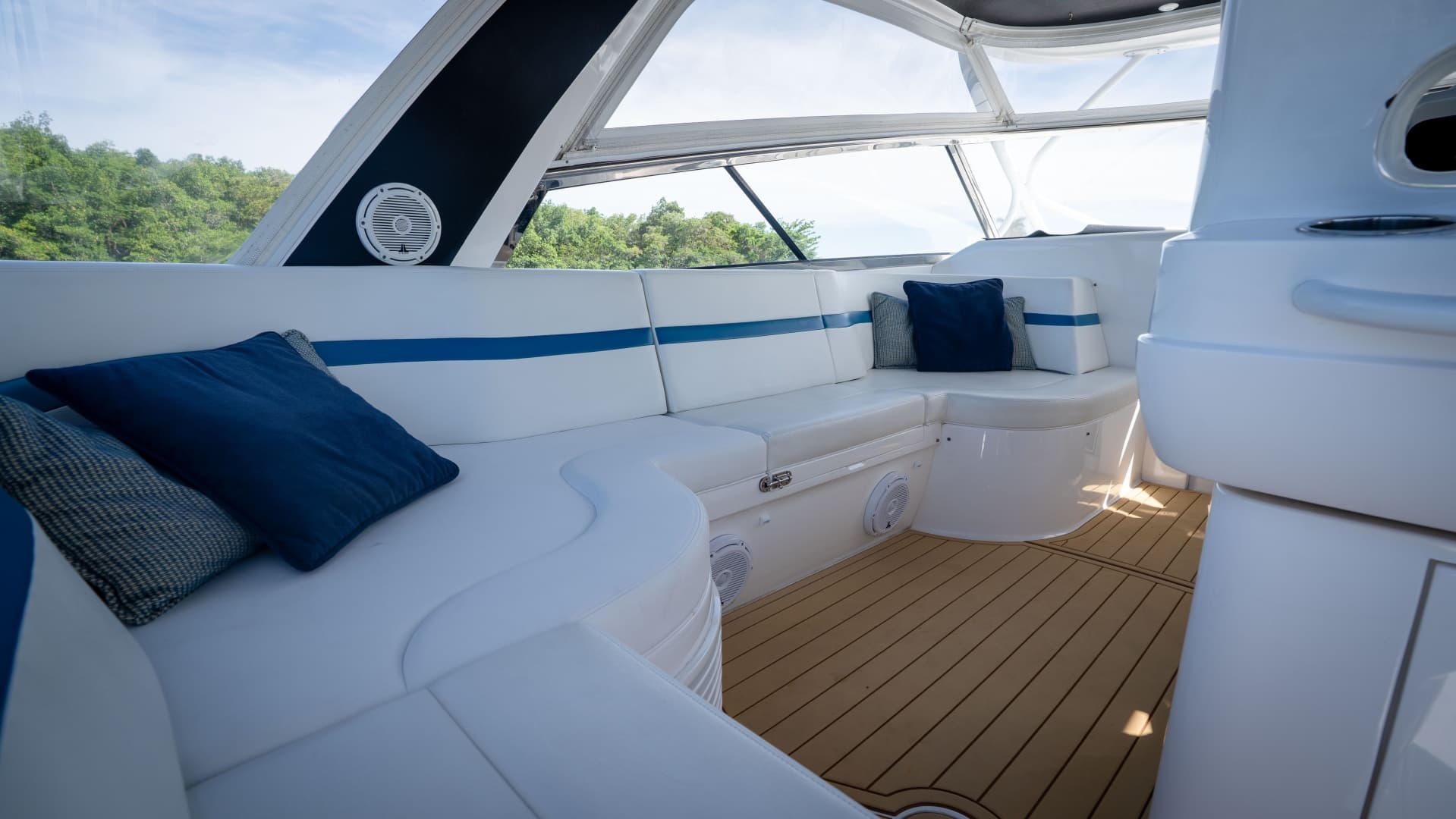 2019 Intrepid 475 Sport Yacht