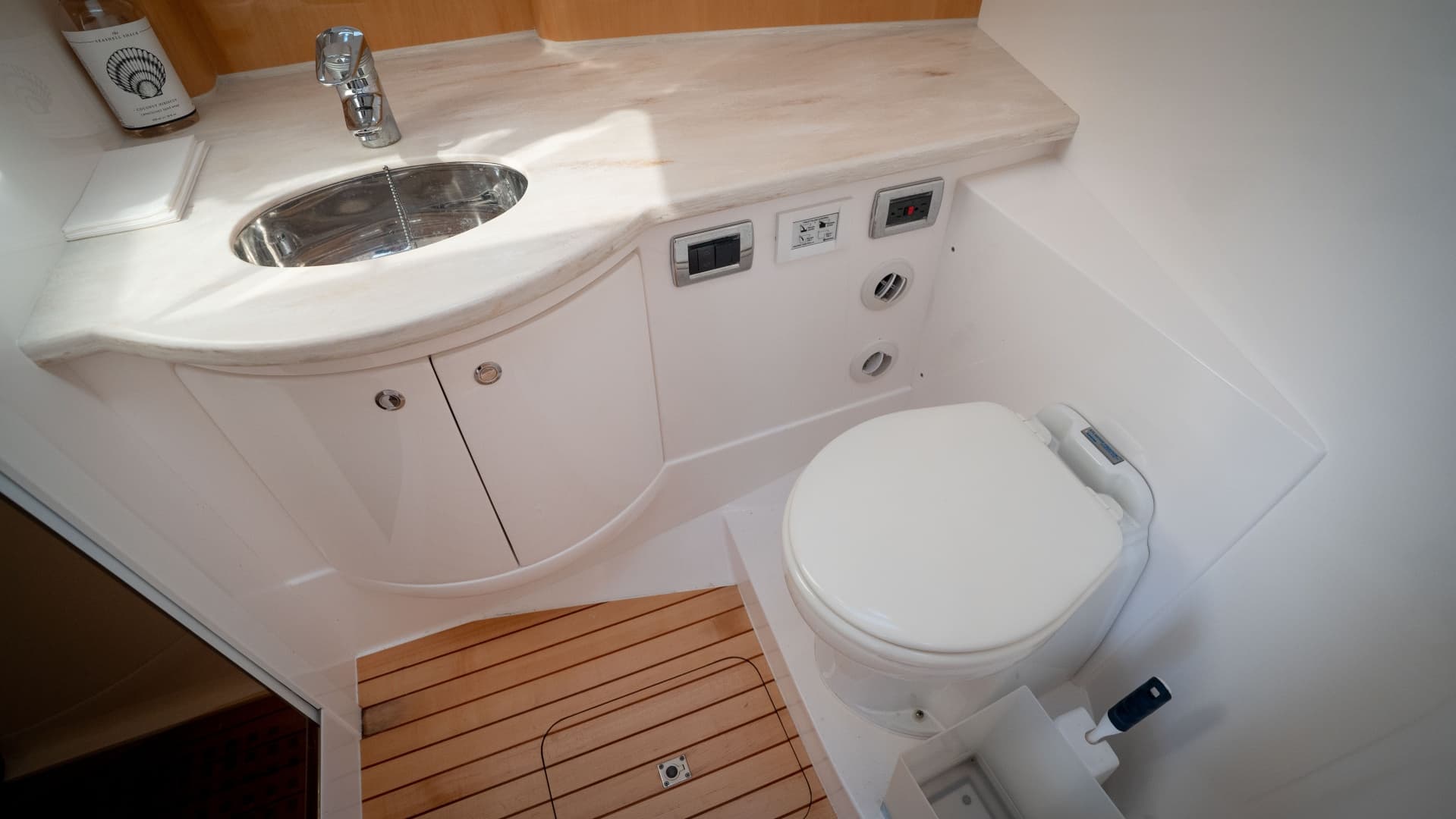 2019 Intrepid 475 Sport Yacht