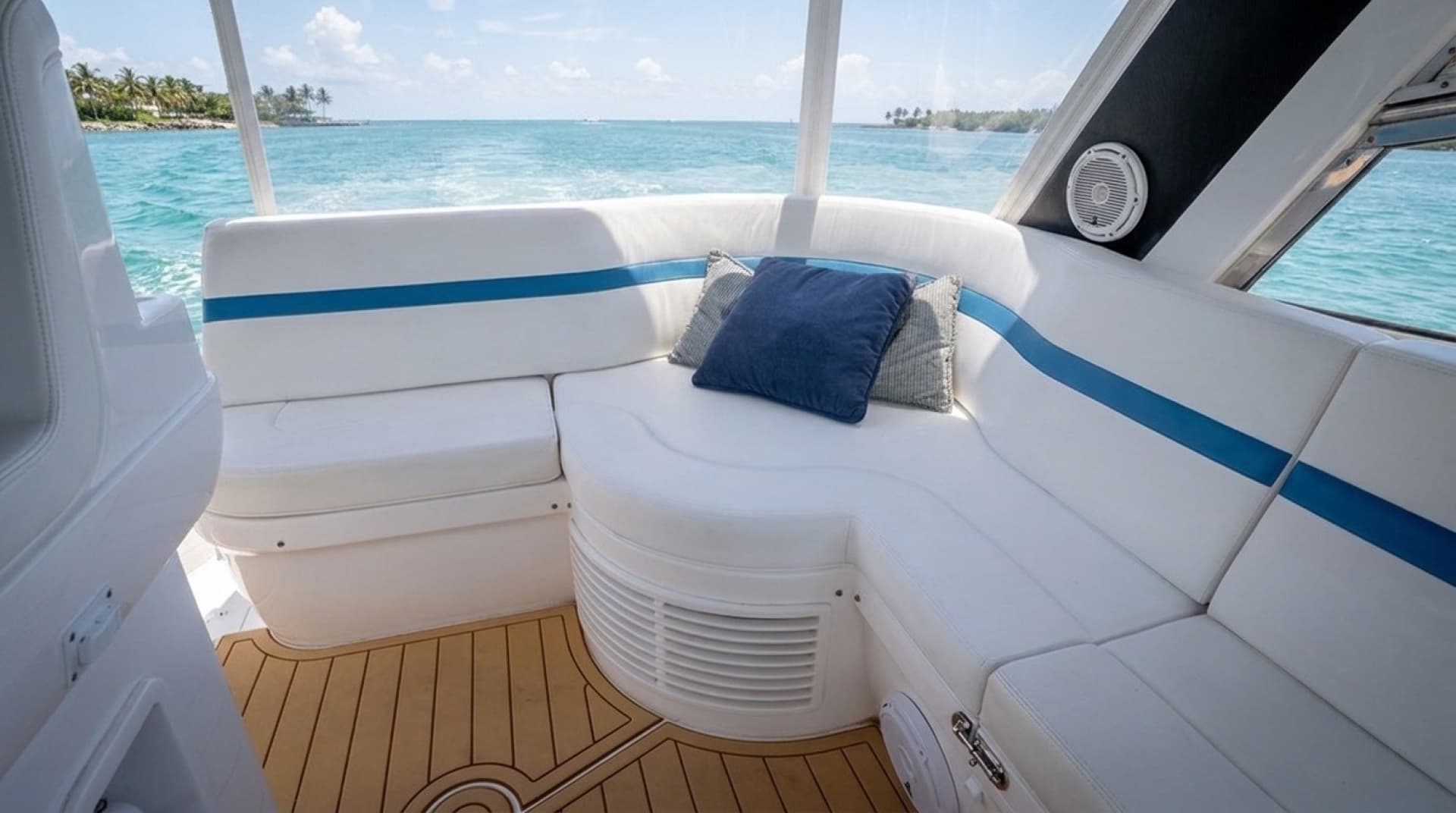 2019 Intrepid 475 Sport Yacht