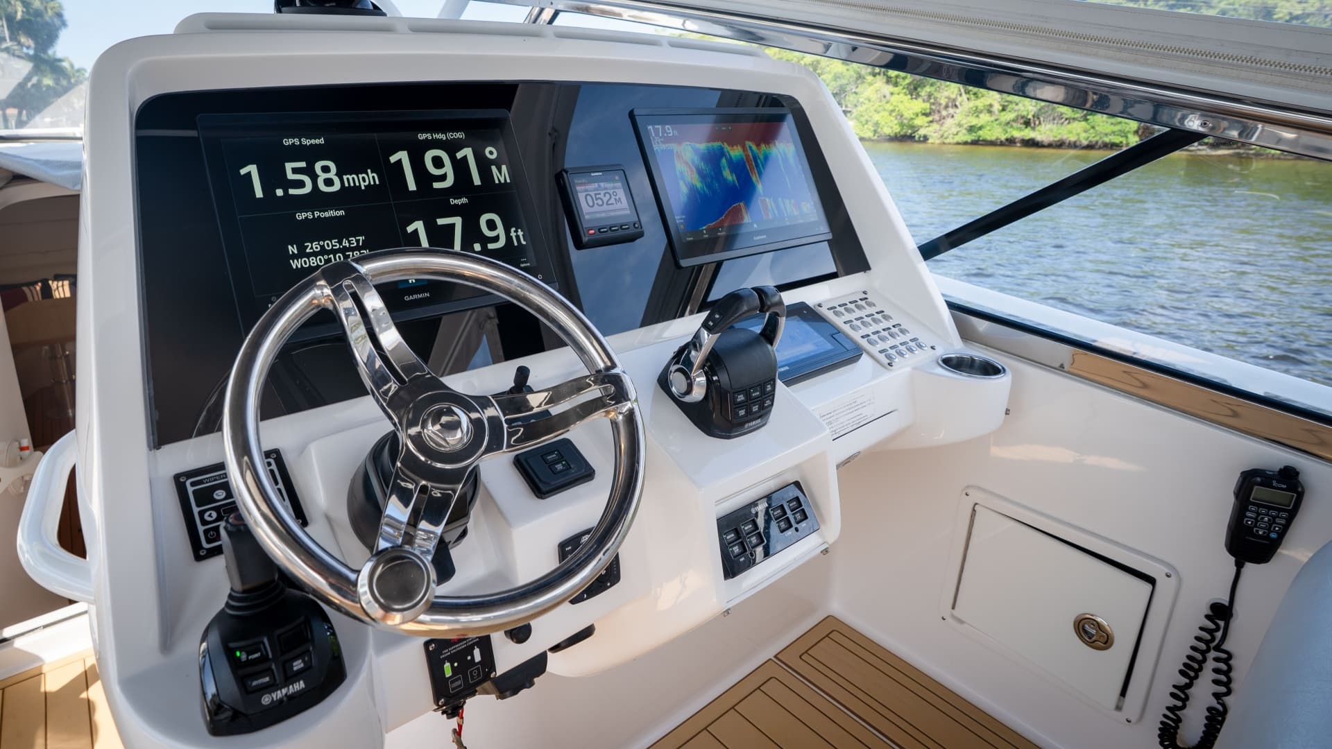2019 Intrepid 475 Sport Yacht