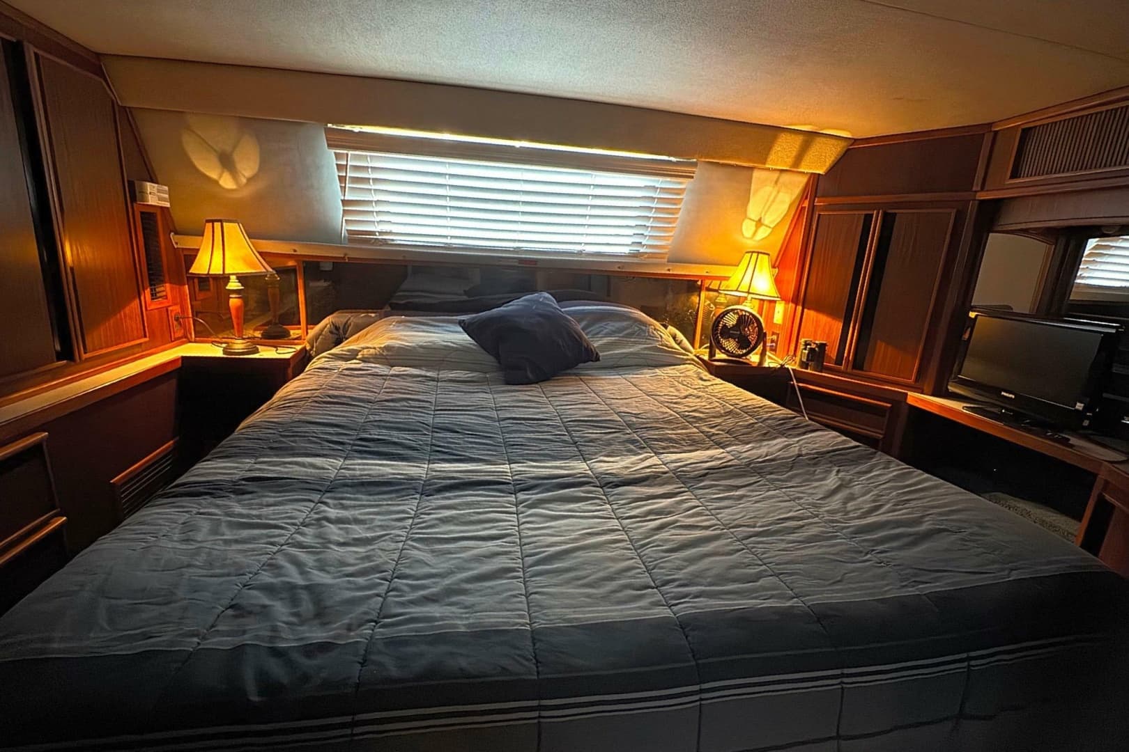 1988 Sea Ray 415 Aft Cabin