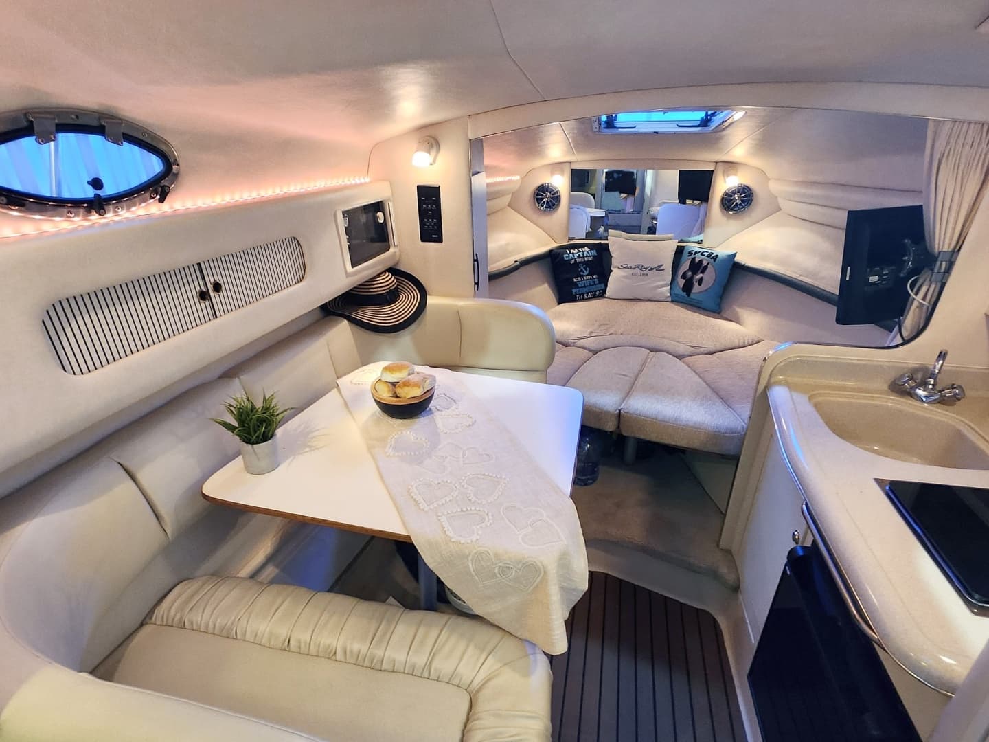 1999 Sea Ray 270 DA Sundancer