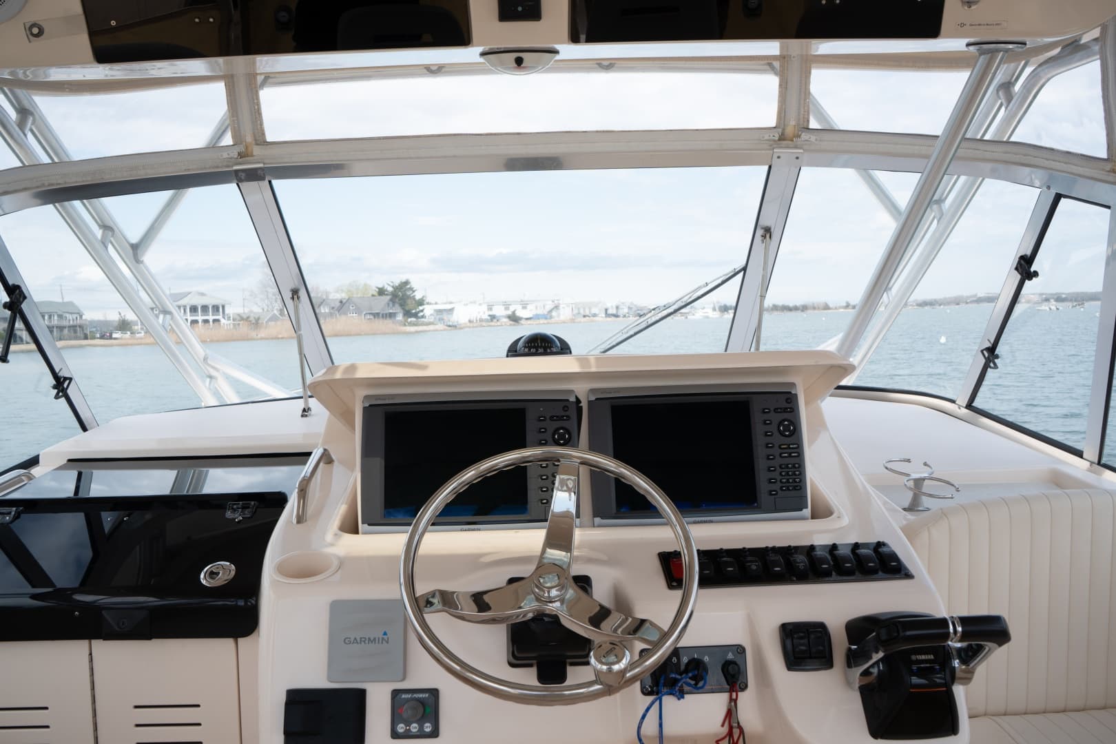 2009 Grady-White Express 330