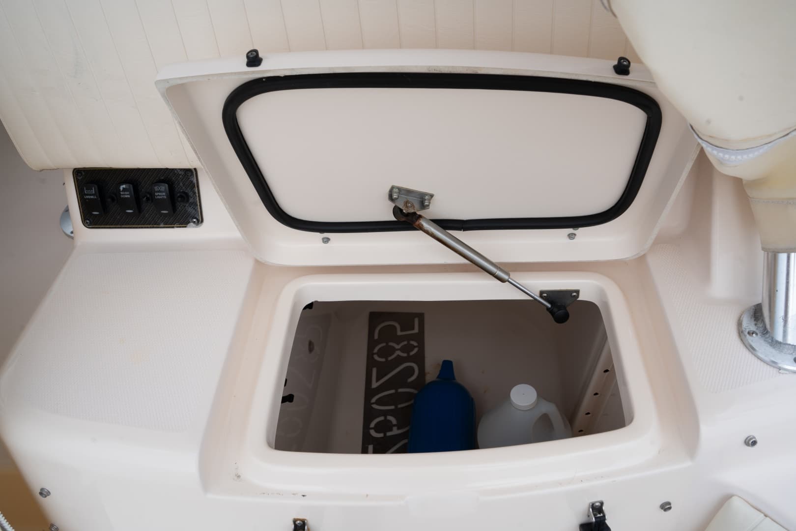 2009 Grady-White Express 330