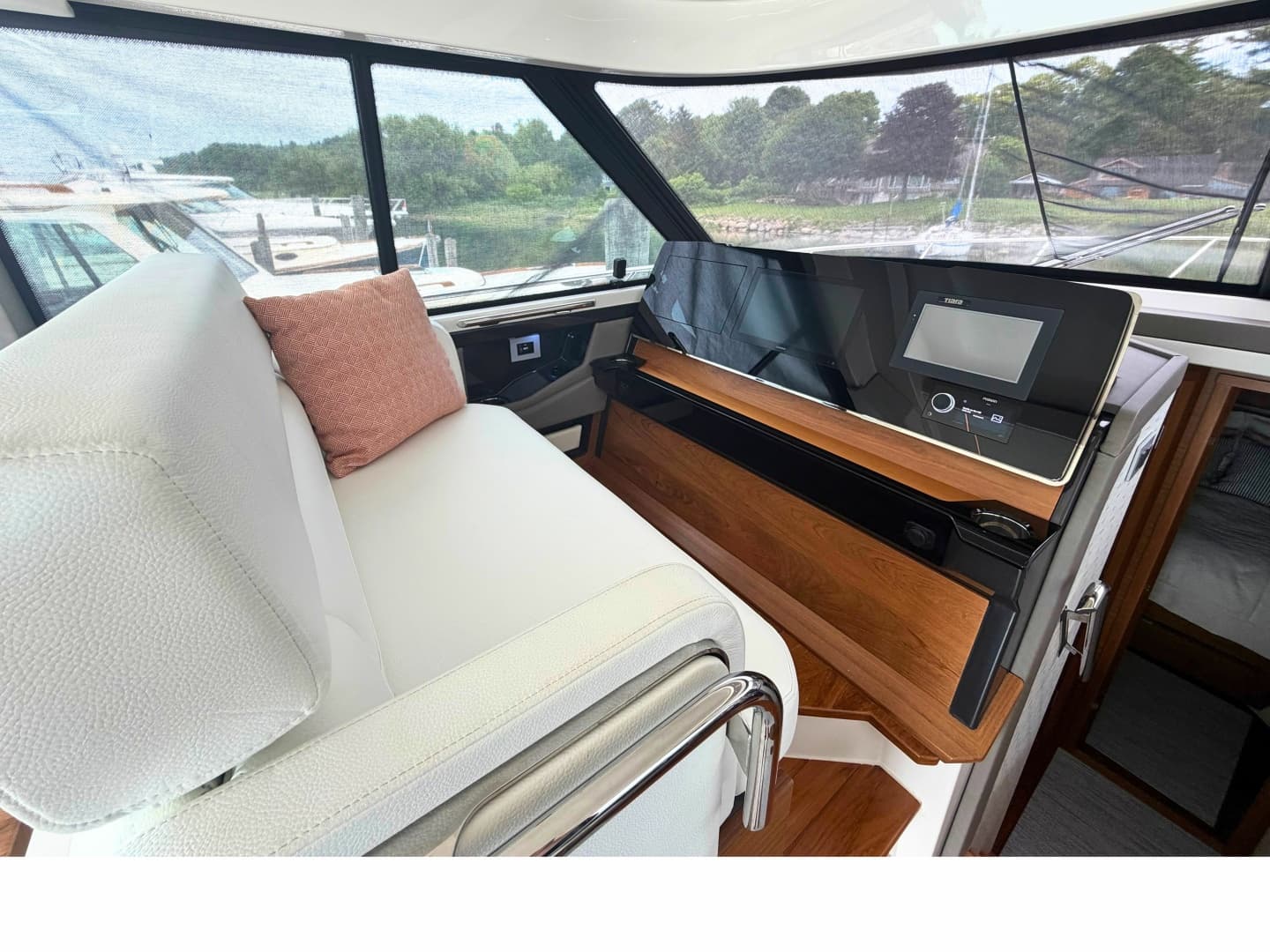 2025 Tiara Yachts 48 LE