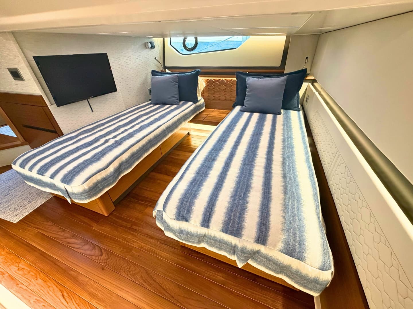 2025 Tiara Yachts 48 LE