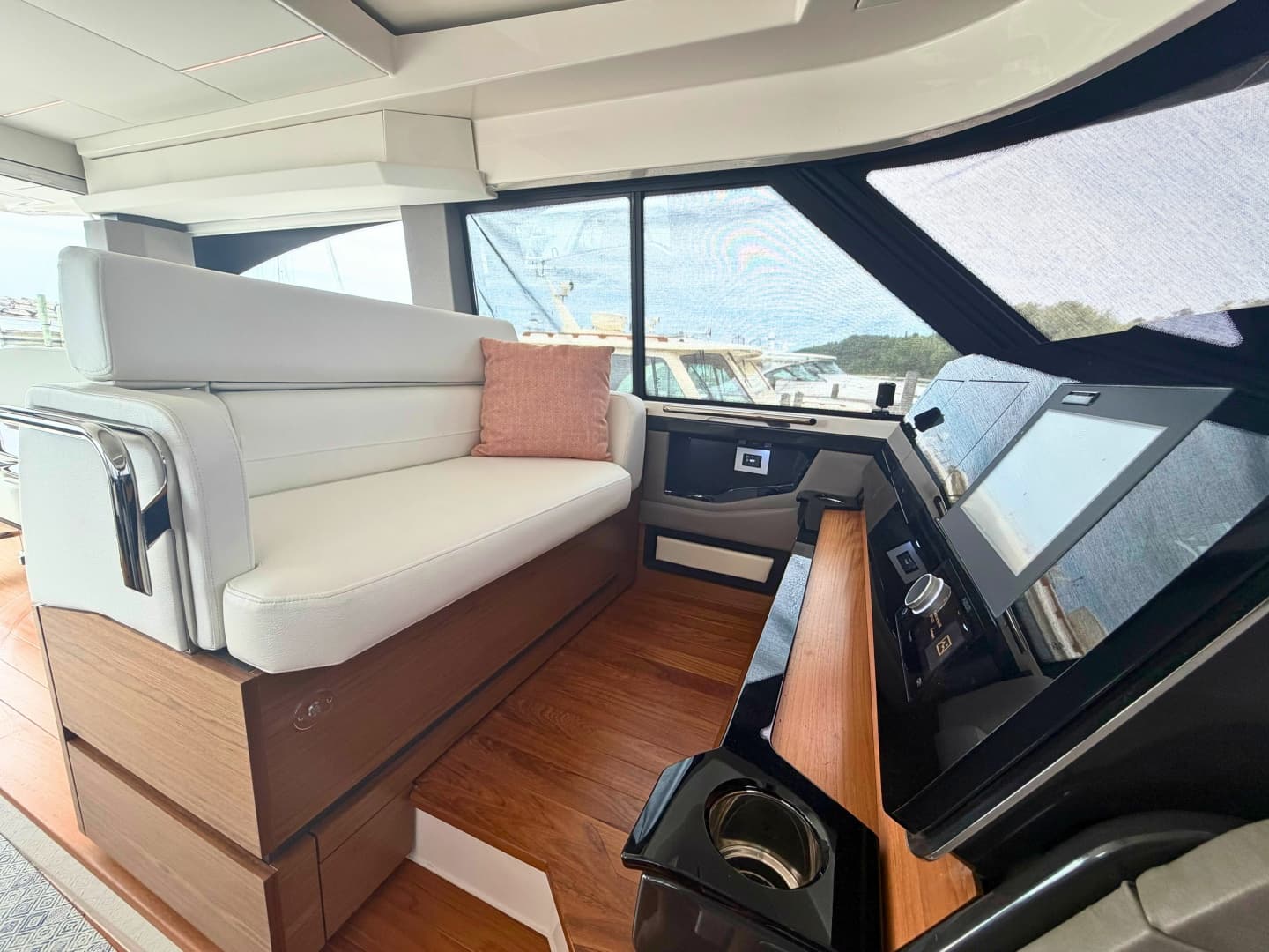 2025 Tiara Yachts 48 LE