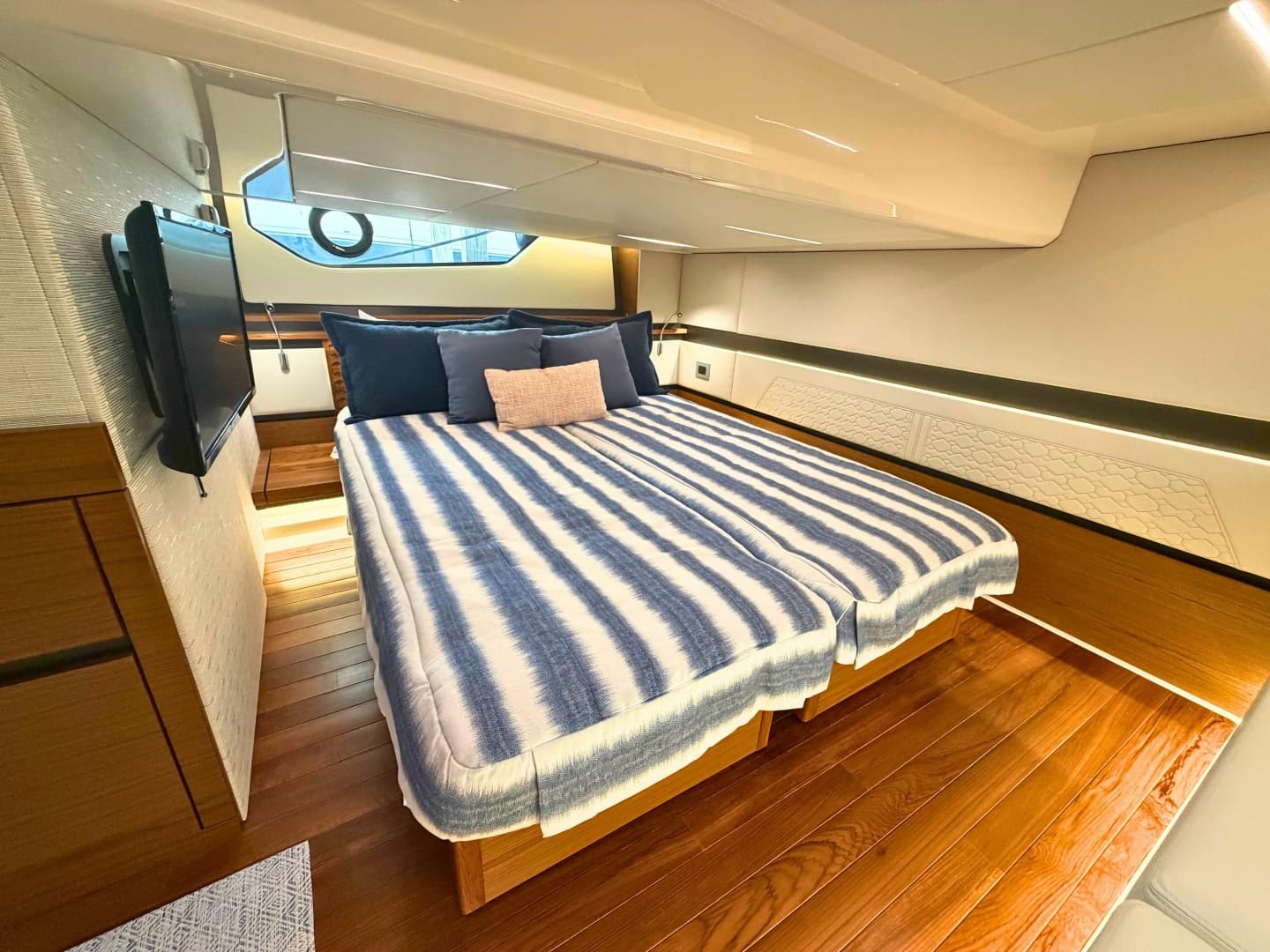 2025 Tiara Yachts 48 LE