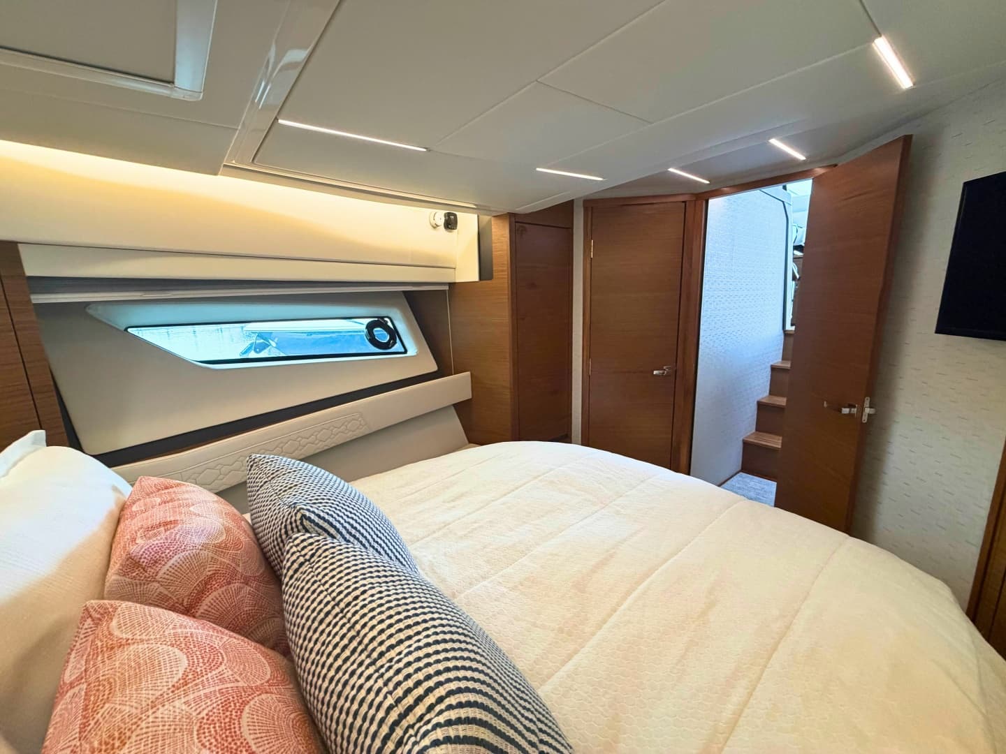 2025 Tiara Yachts 48 LE