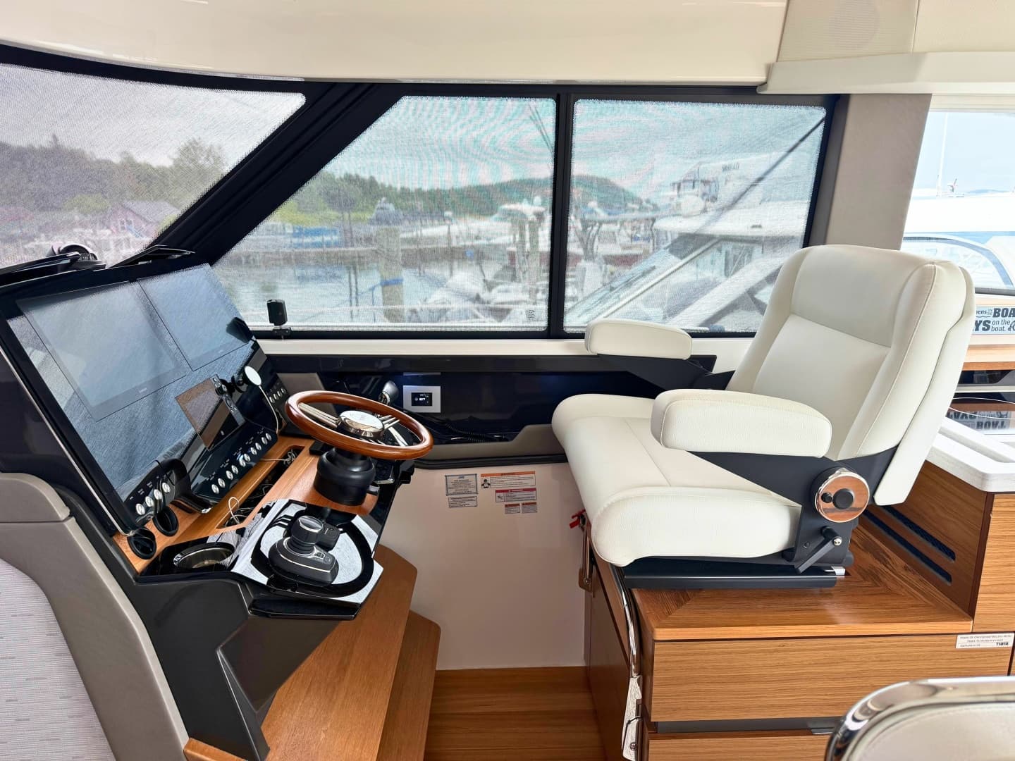 2025 Tiara Yachts 48 LE
