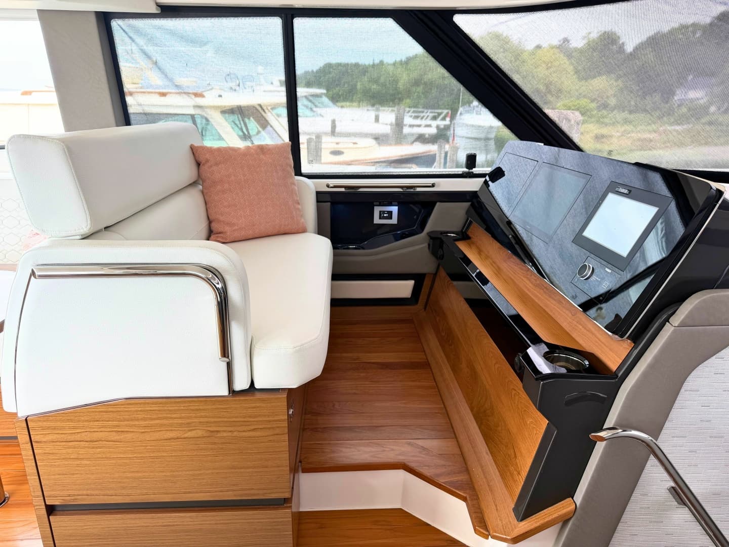 2025 Tiara Yachts 48 LE