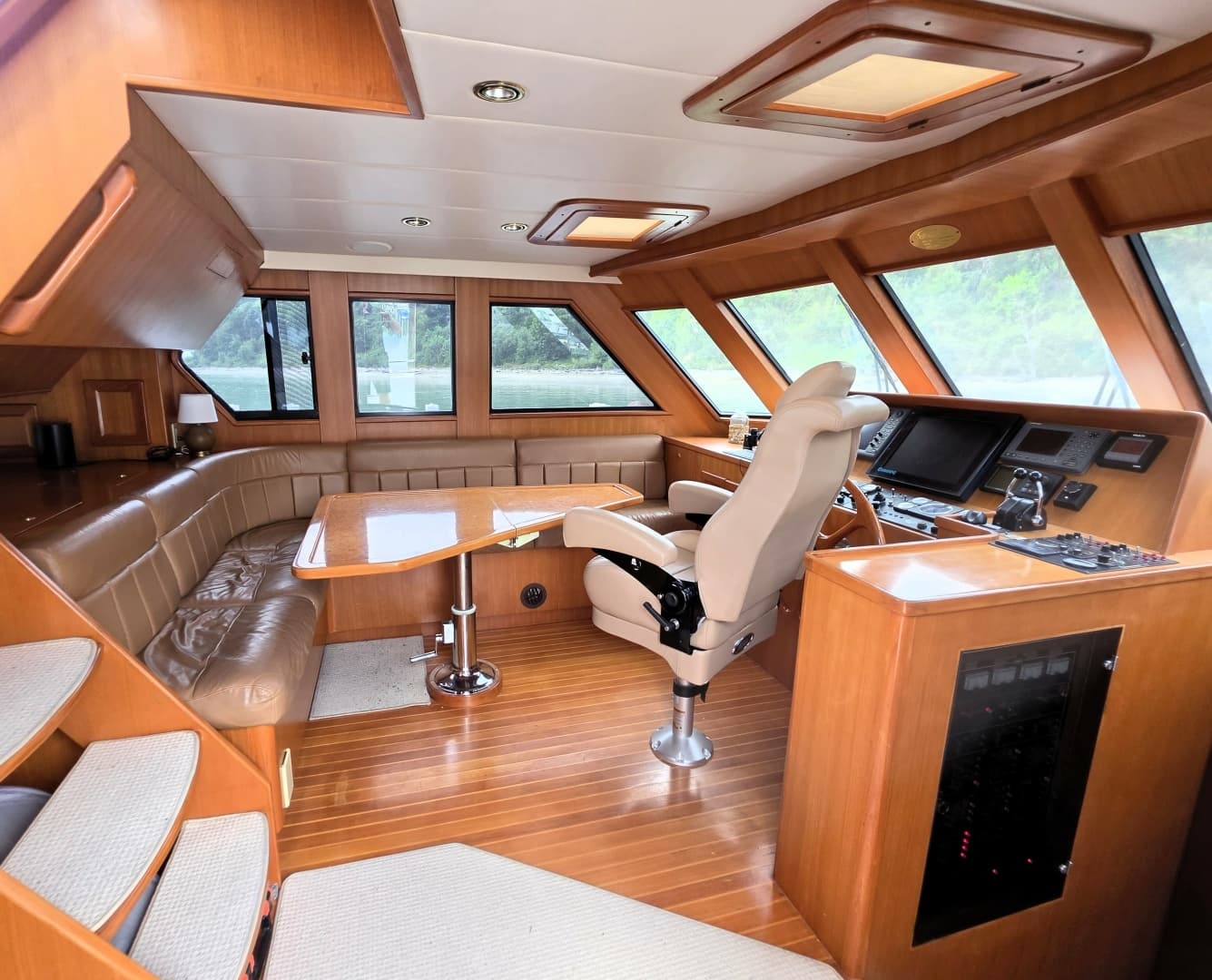 2000 Symbol 50 Pilothouse