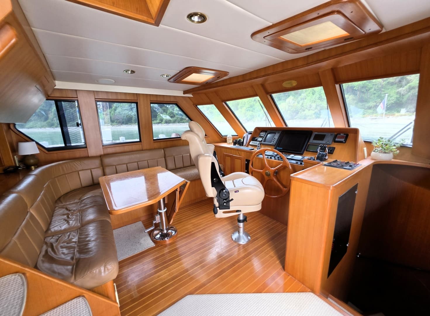 2000 Symbol 50 Pilothouse