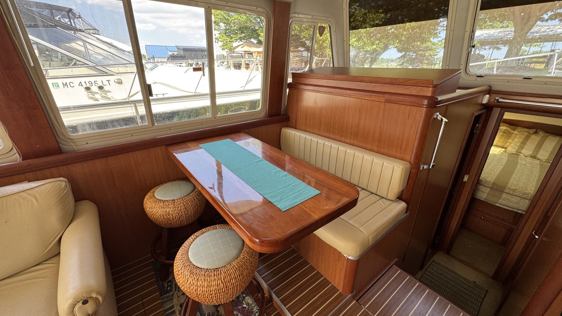 Dinette Looking Port