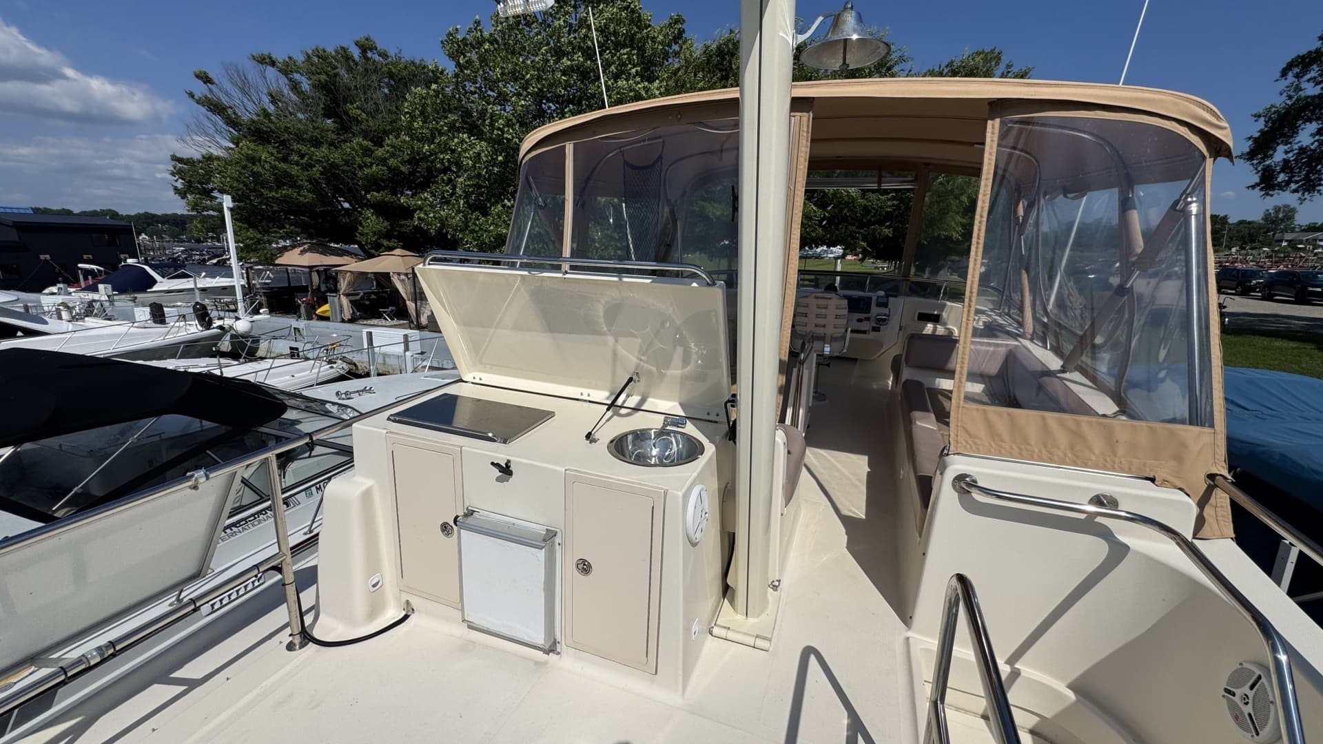 Aft Flybridge Deck